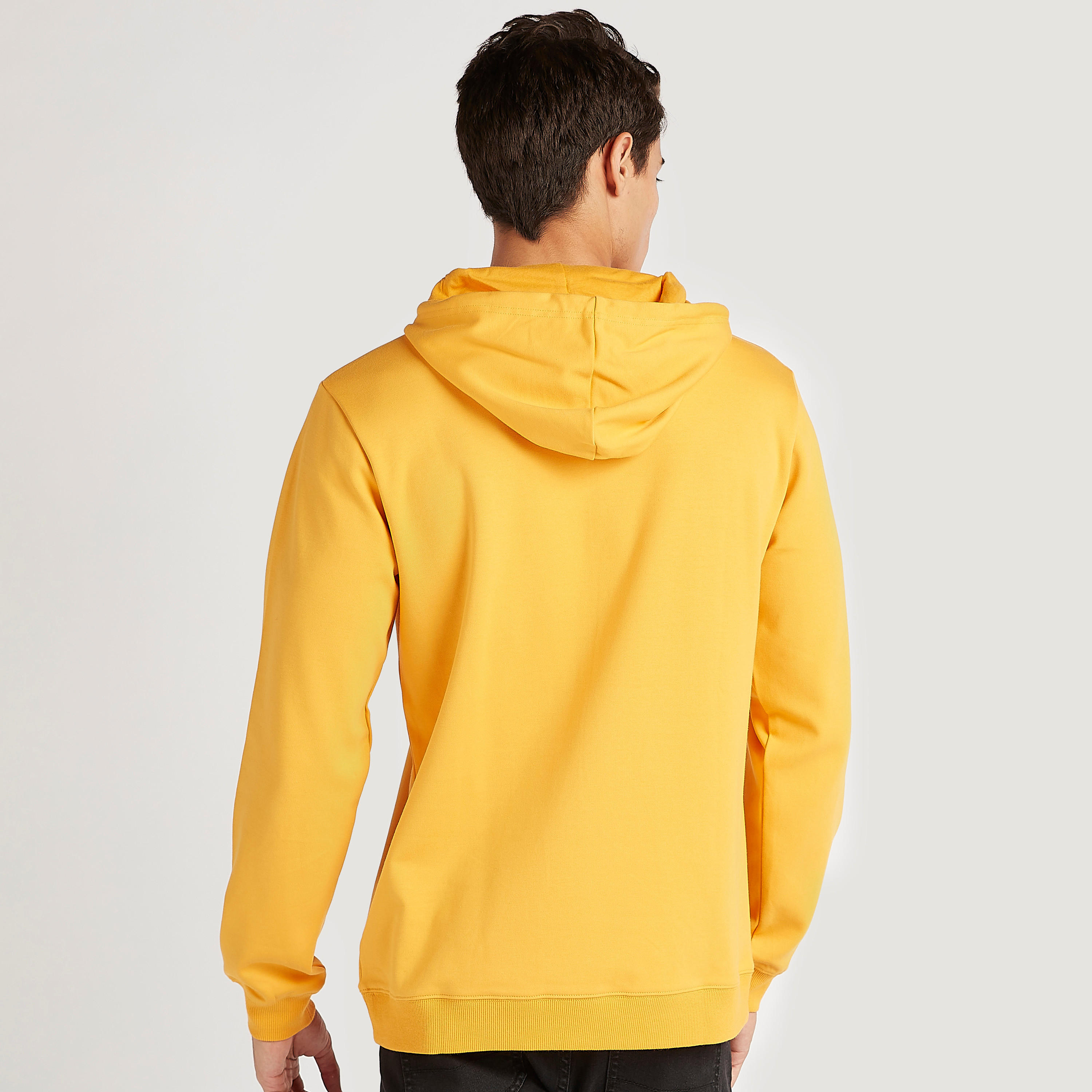 هودي بجيوب كنغر وأكمام طويلة وطبعات-men-winterwear-hoodiesandsweatshirts-image-4