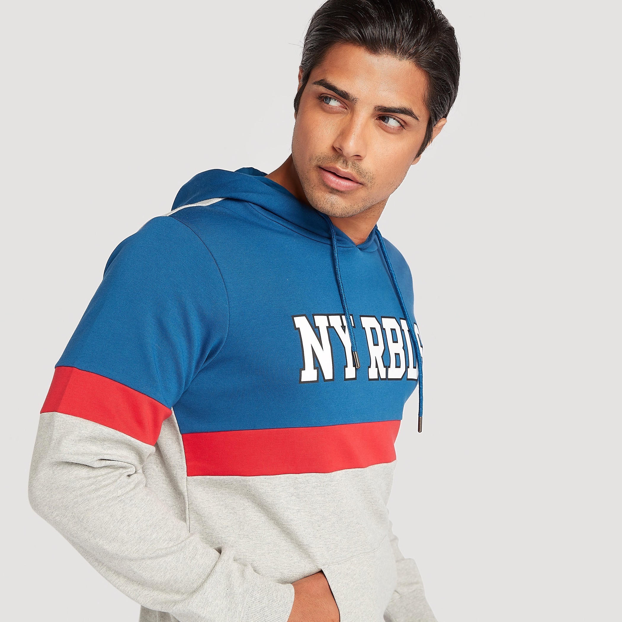 هودي بجيوب كنغر وأكمام طويلة وطبعات-men-winterwear-hoodiesandsweatshirts-image-3