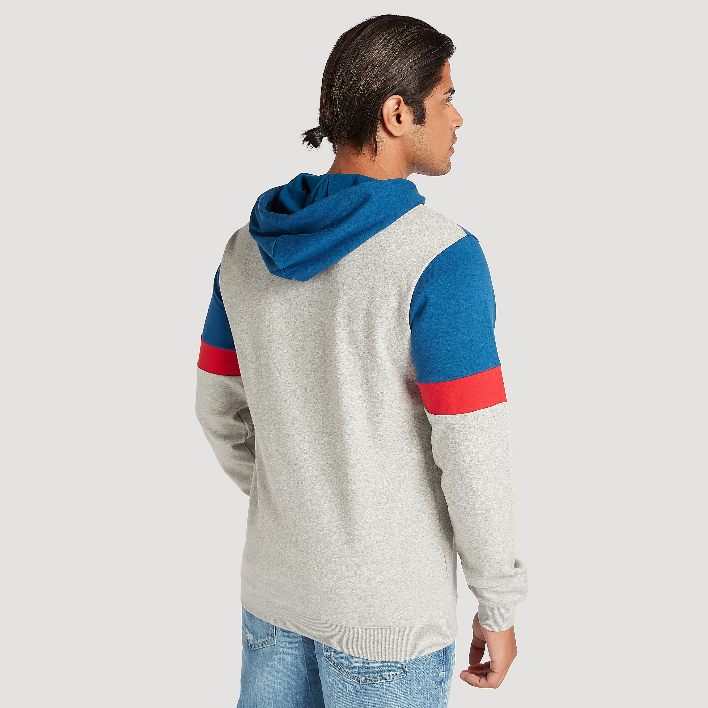 هودي بجيوب كنغر وأكمام طويلة وطبعات-men-winterwear-hoodiesandsweatshirts-image-4