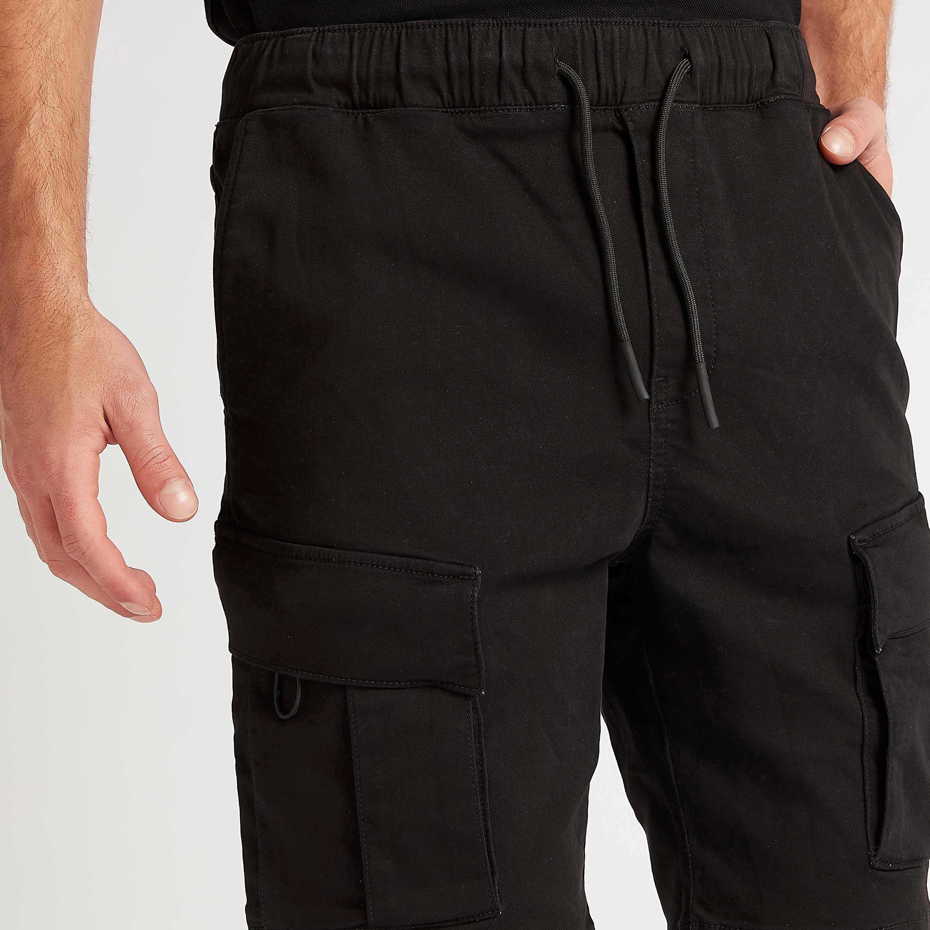 شورت كارجو سادة برباط إغلاق وخصر متوسّط الارتفاع-men-clothing-bottoms-shorts-image-3