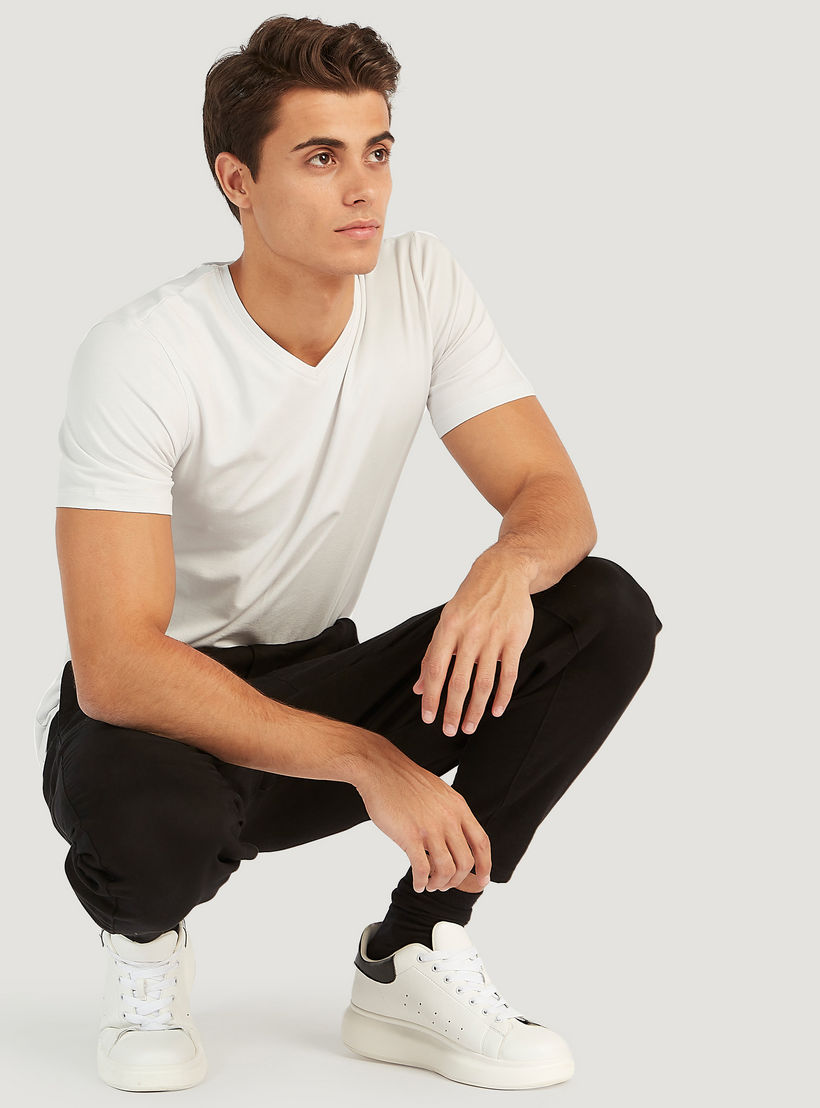 تيشيرت سادة بياقة V وأكمام قصيرة-men-clothing-tshirtsandpolos-tshirts-image-4