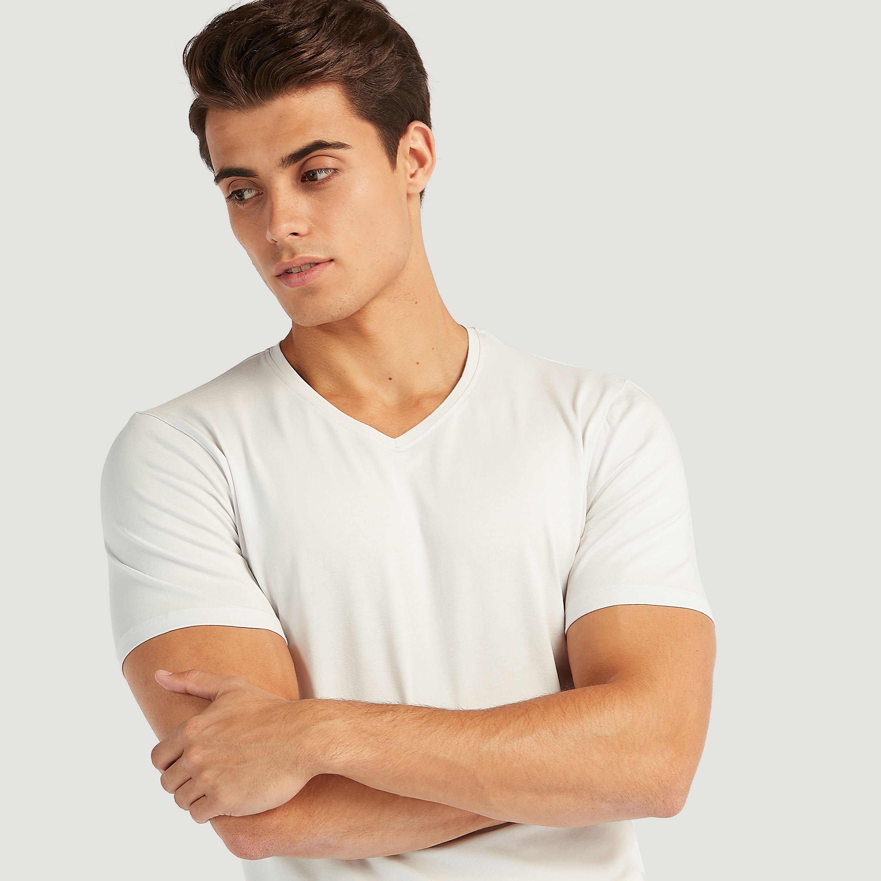تيشيرت سادة بياقة V وأكمام قصيرة-men-clothing-tshirtsandpolos-tshirts-image-3