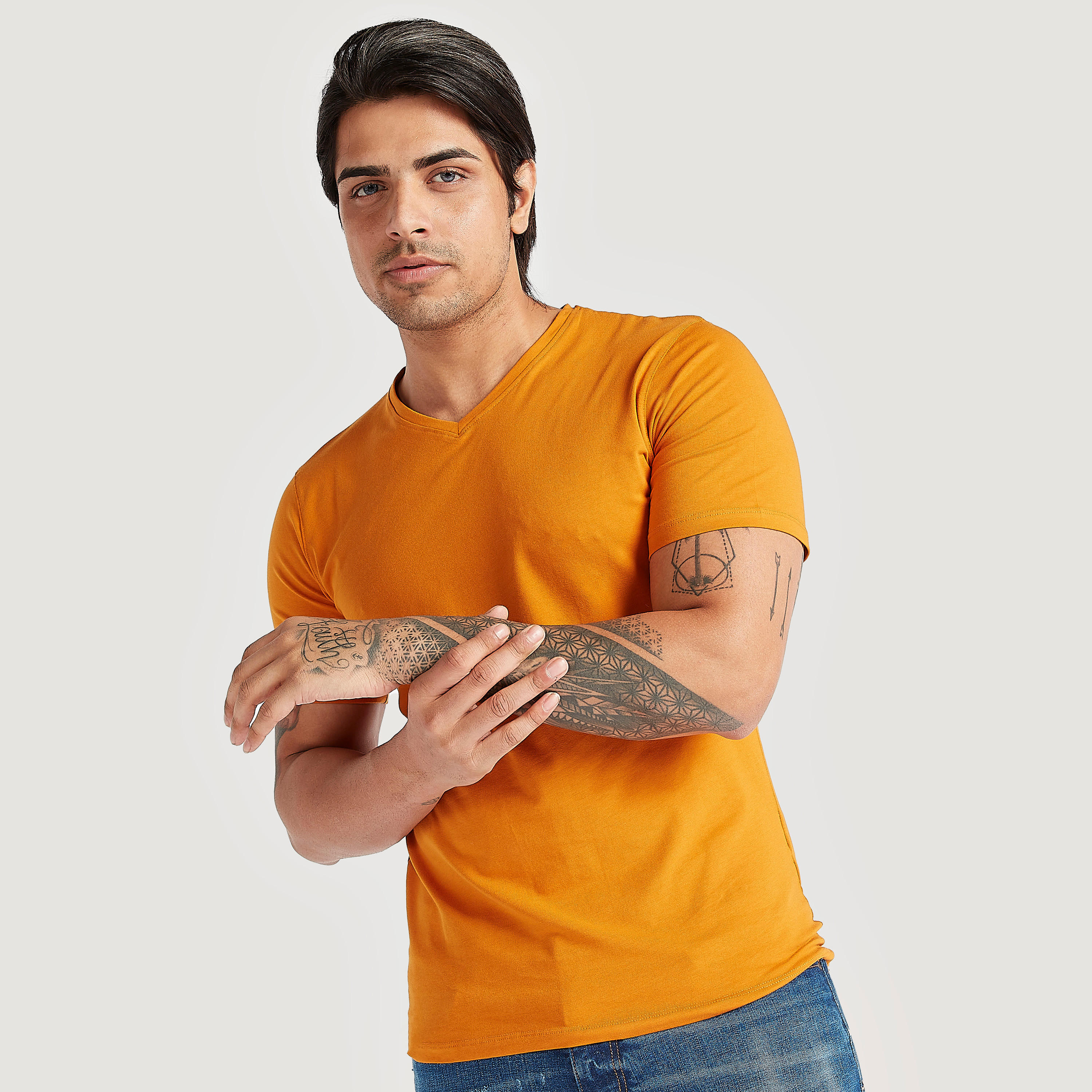 تيشيرت سادة بياقة V وأكمام قصيرة-men-clothing-tshirtsandpolos-tshirts-image-1
