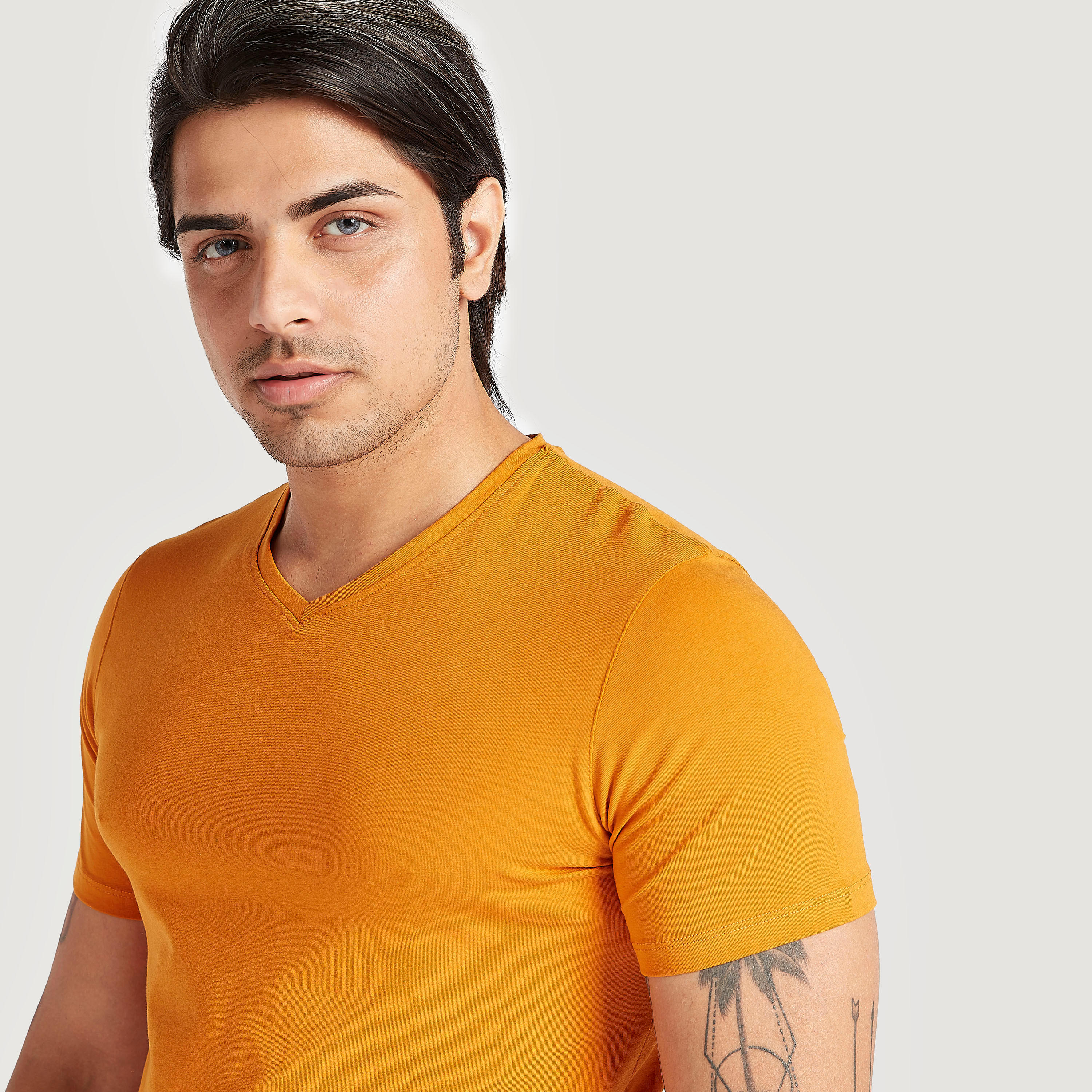 تيشيرت سادة بياقة V وأكمام قصيرة-men-clothing-tshirtsandpolos-tshirts-image-5