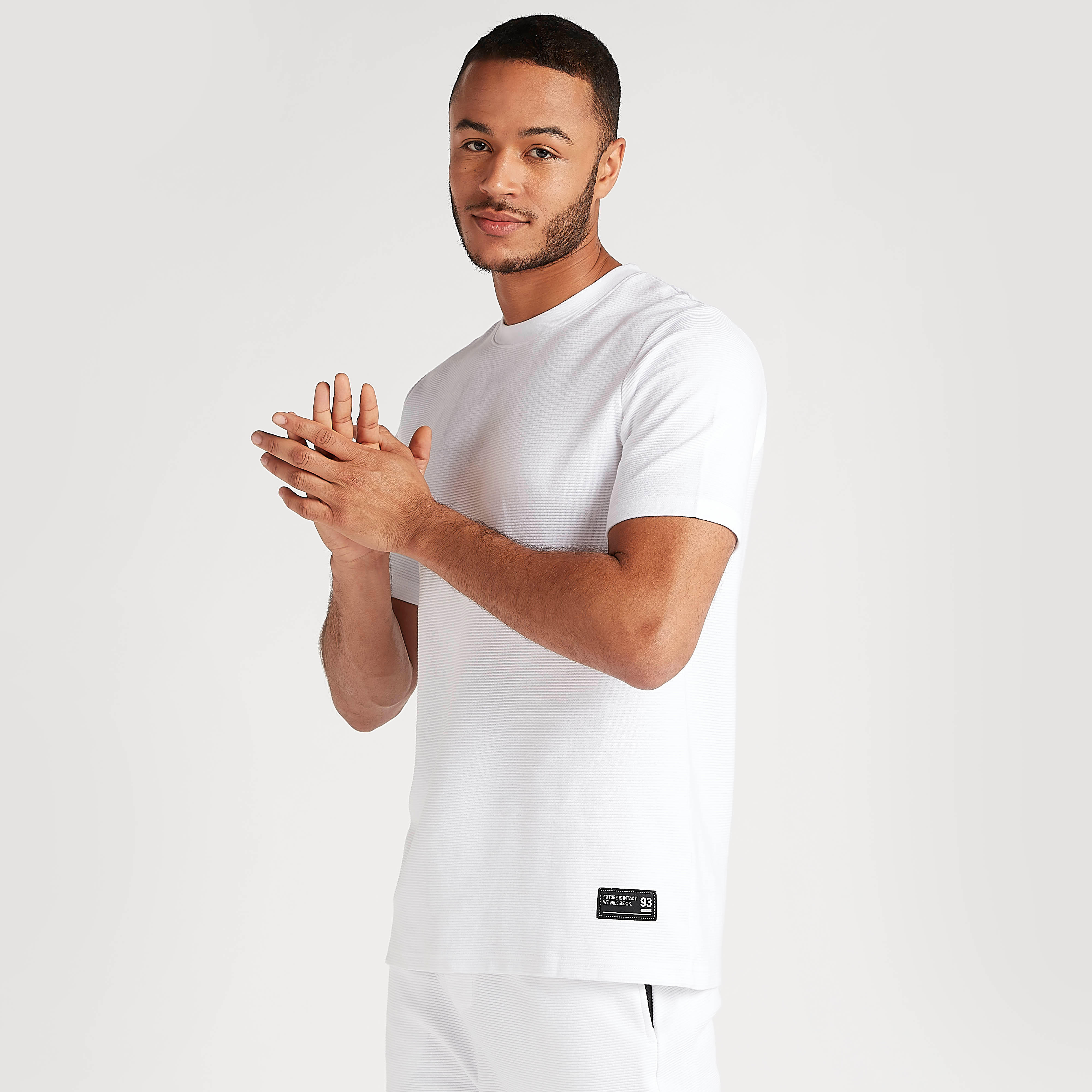 تيشيرت بارز الملمس بياقة ضيّقة وأكمام قصيرة-men-clothing-tshirtsandpolos-tshirts-image-4