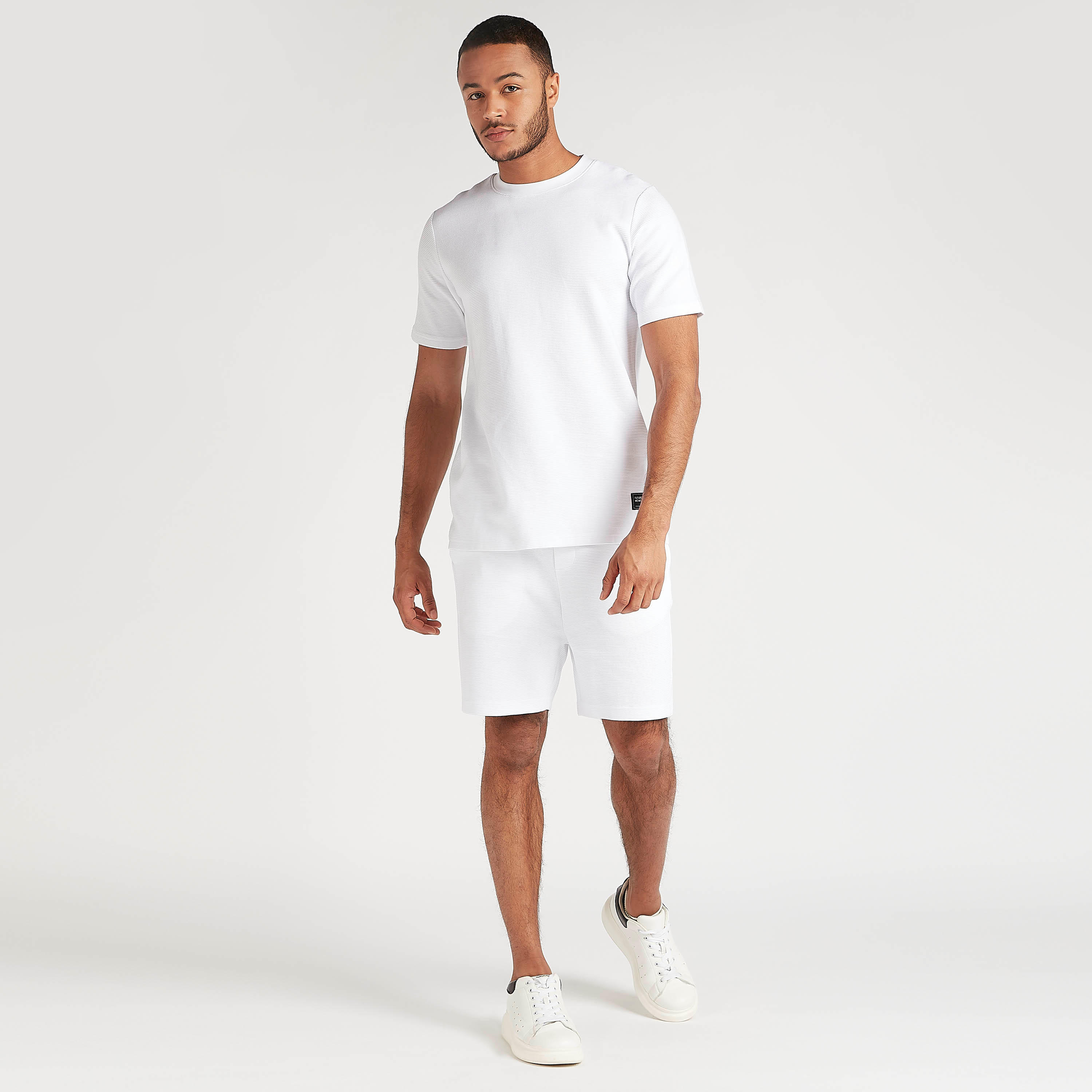 تيشيرت بارز الملمس بياقة ضيّقة وأكمام قصيرة-men-clothing-tshirtsandpolos-tshirts-image-3