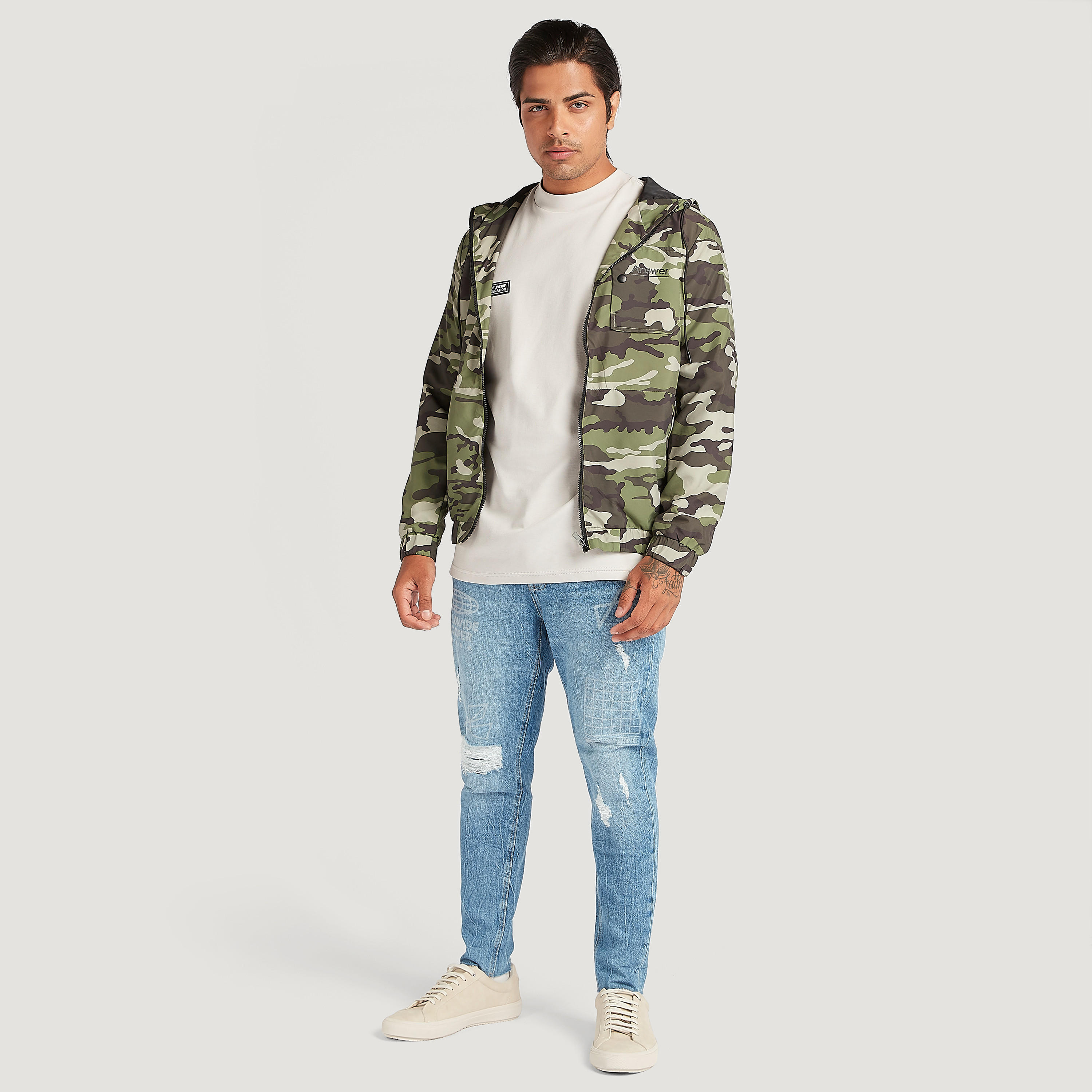 تيشيرت بياقة عالية وأكمام قصيرة وطبعات-men-clothing-tshirtsandpolos-tshirts-image-5