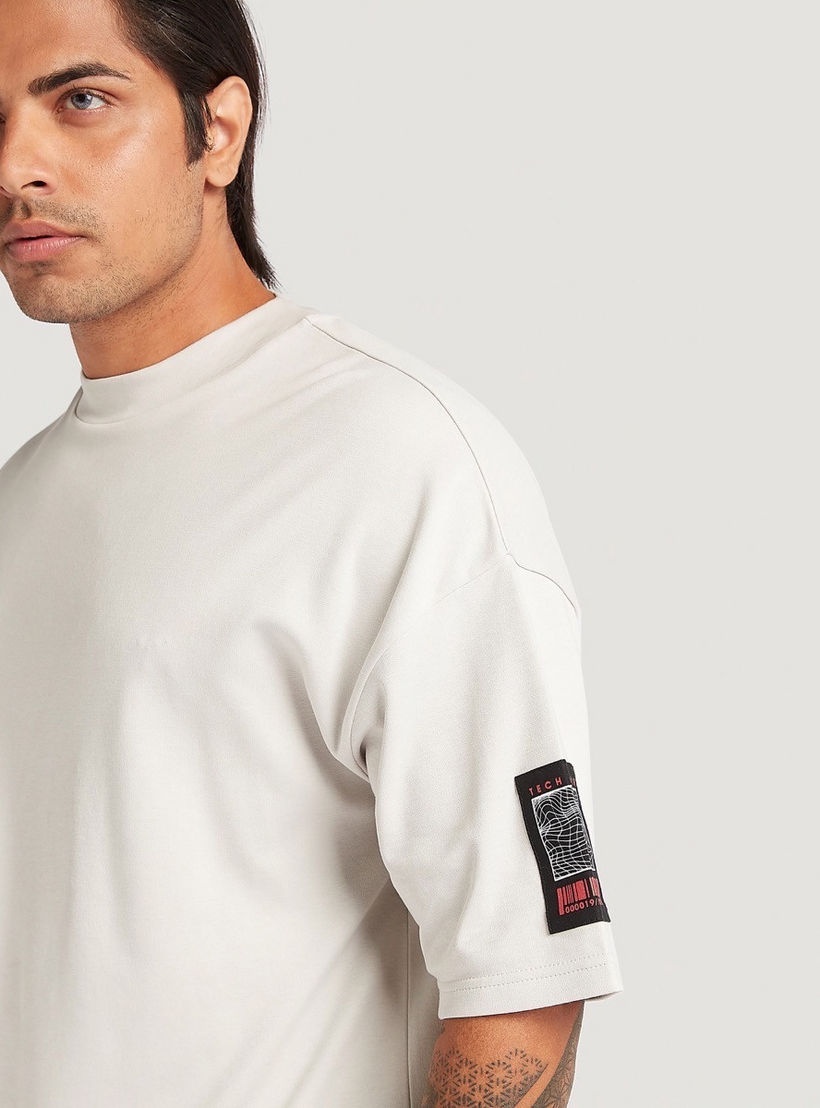 تيشيرت بياقة عالية وأكمام قصيرة وطبعات-men-clothing-tshirtsandpolos-tshirts-image-4
