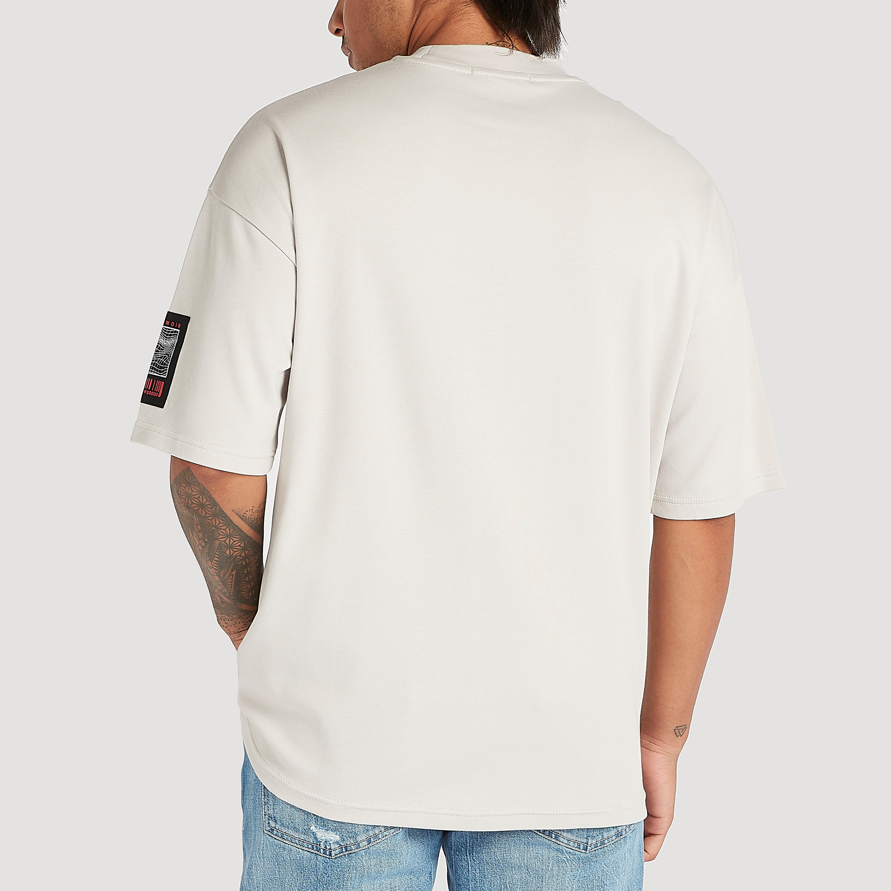 تيشيرت بياقة عالية وأكمام قصيرة وطبعات-men-clothing-tshirtsandpolos-tshirts-image-3