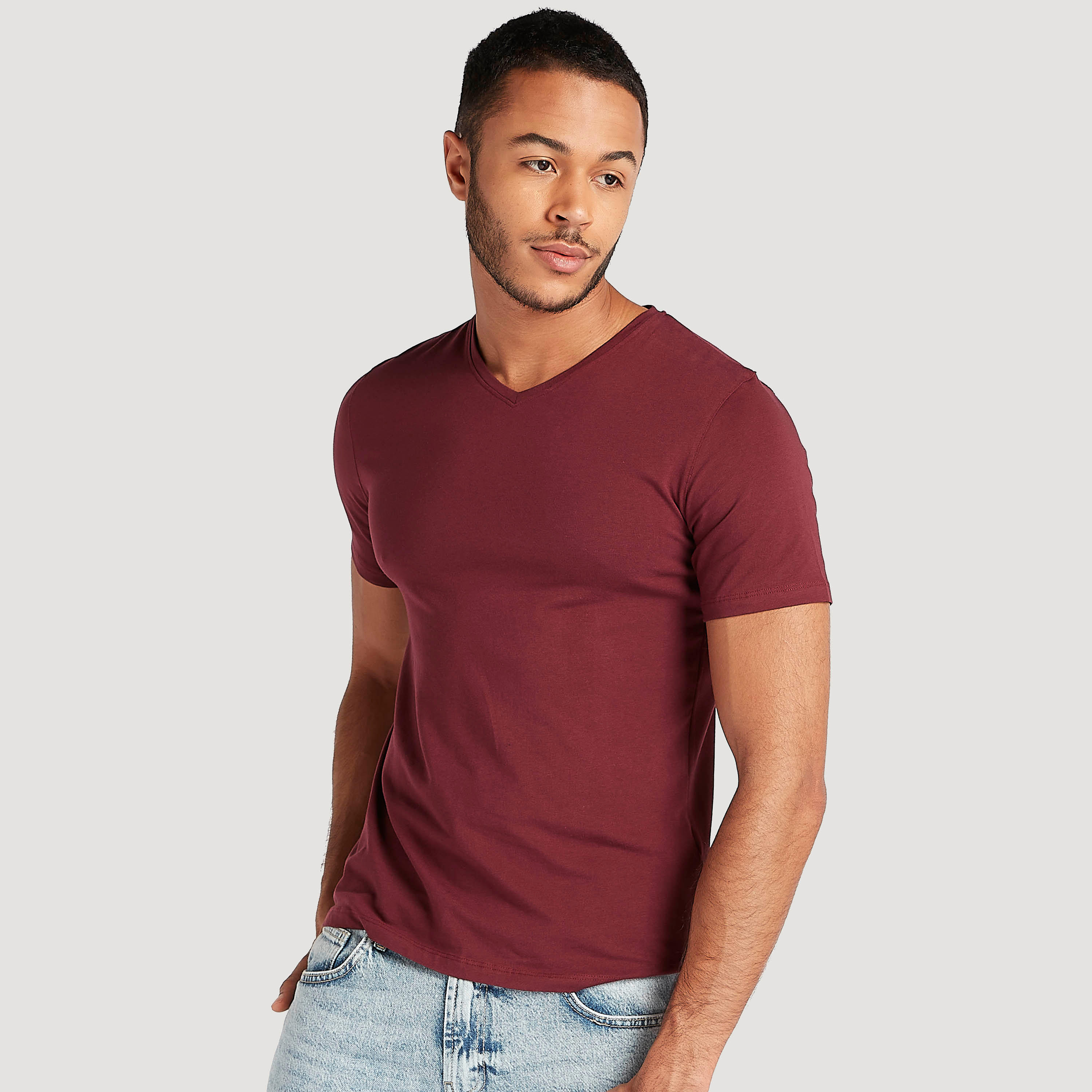 تيشيرت سادة بياقة v وأكمام قصيرة-men-clothing-tshirtsandpolos-tshirts-image-5