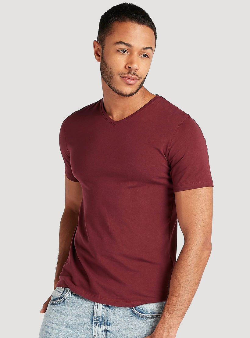 تيشيرت سادة بياقة v وأكمام قصيرة-men-clothing-tshirtsandpolos-tshirts-image-5