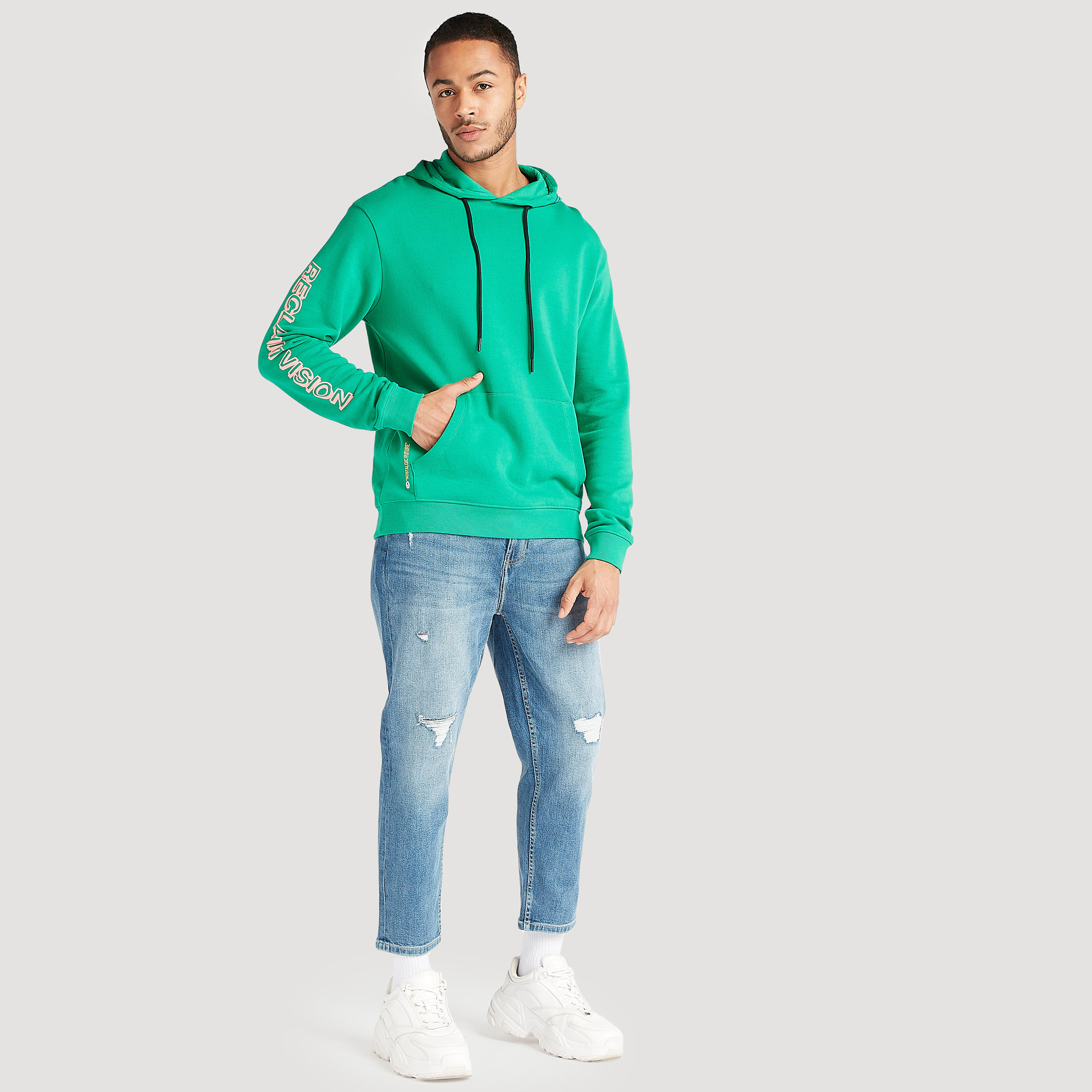 هودي بجيوب كنغر وأكمام طويلة وطبعات-men-winterwear-hoodiesandsweatshirts-image-2