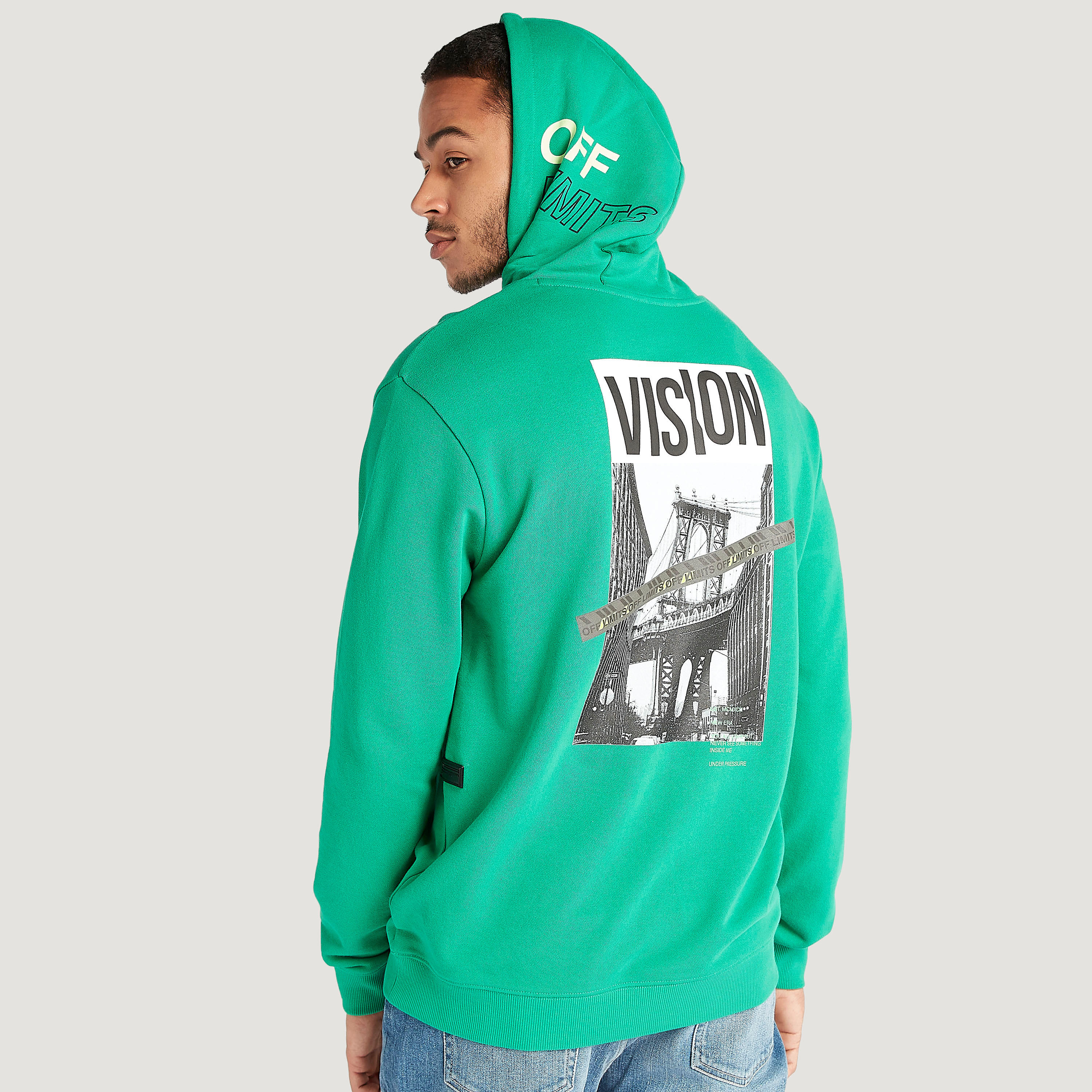 هودي بجيوب كنغر وأكمام طويلة وطبعات-men-winterwear-hoodiesandsweatshirts-image-4