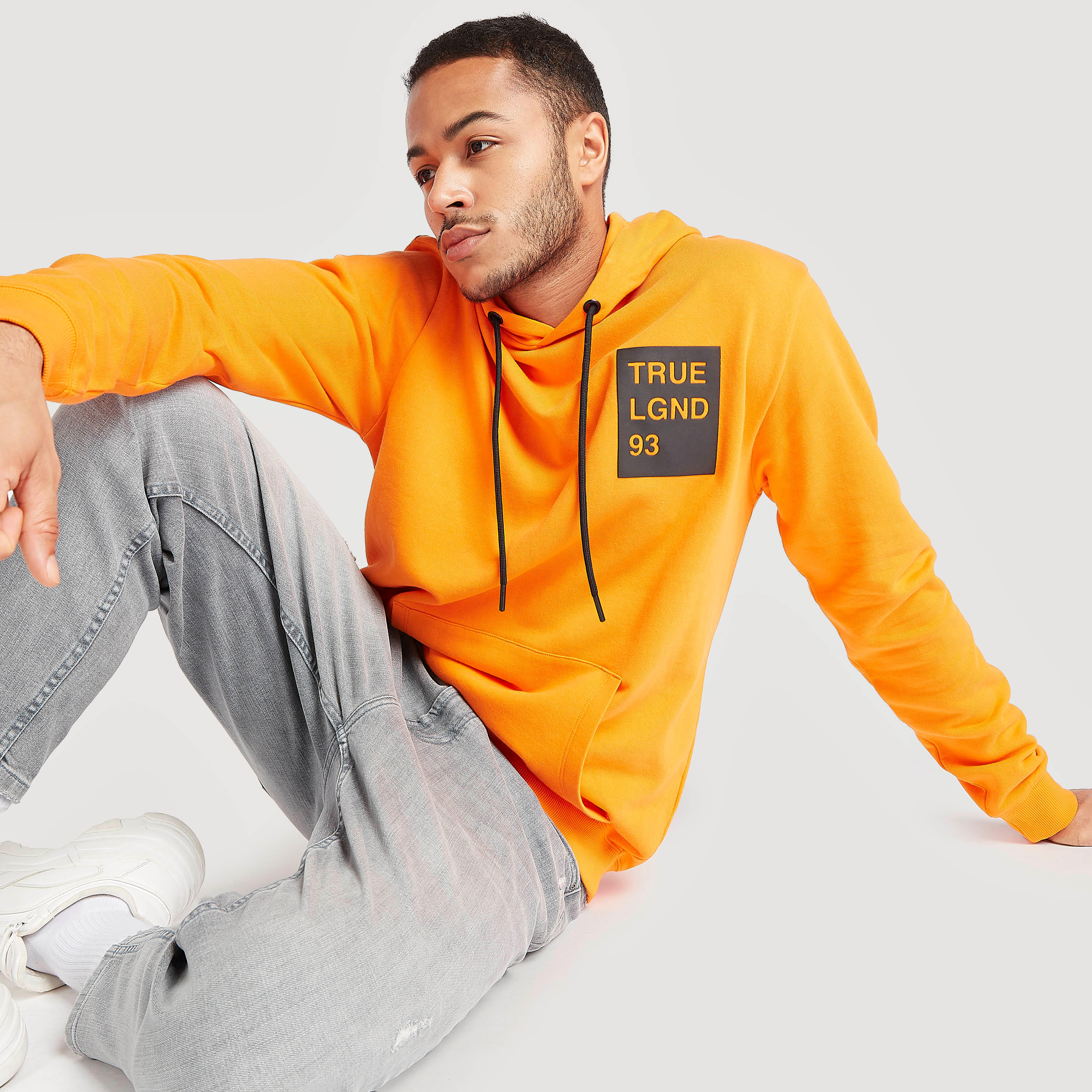 هودي بجيوب كنغر وأكمام طويلة وطبعات-men-winterwear-hoodiesandsweatshirts-image-5