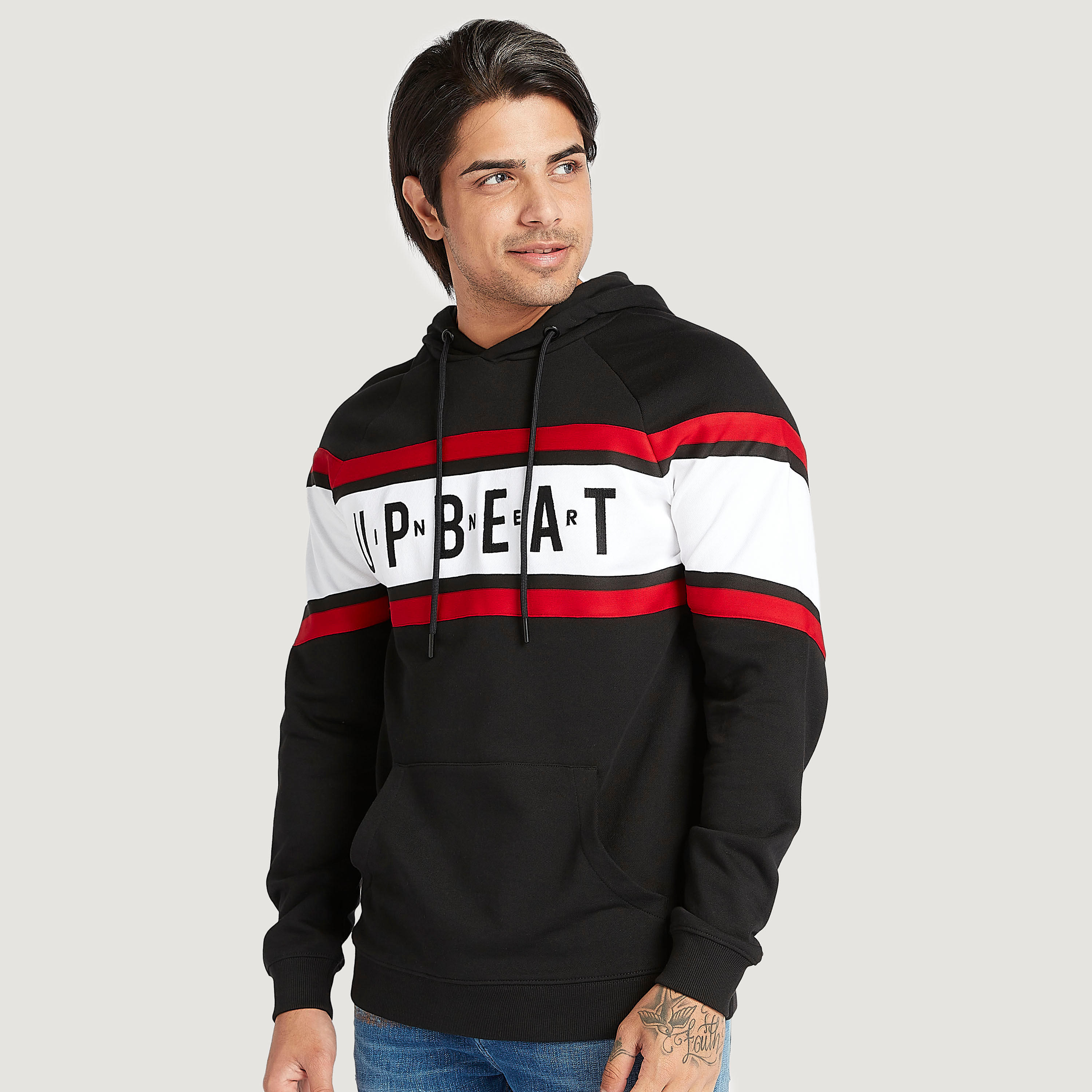 هودي بطبعات وأكمام طويلة وجيوب-men-winterwear-hoodiesandsweatshirts-image-1