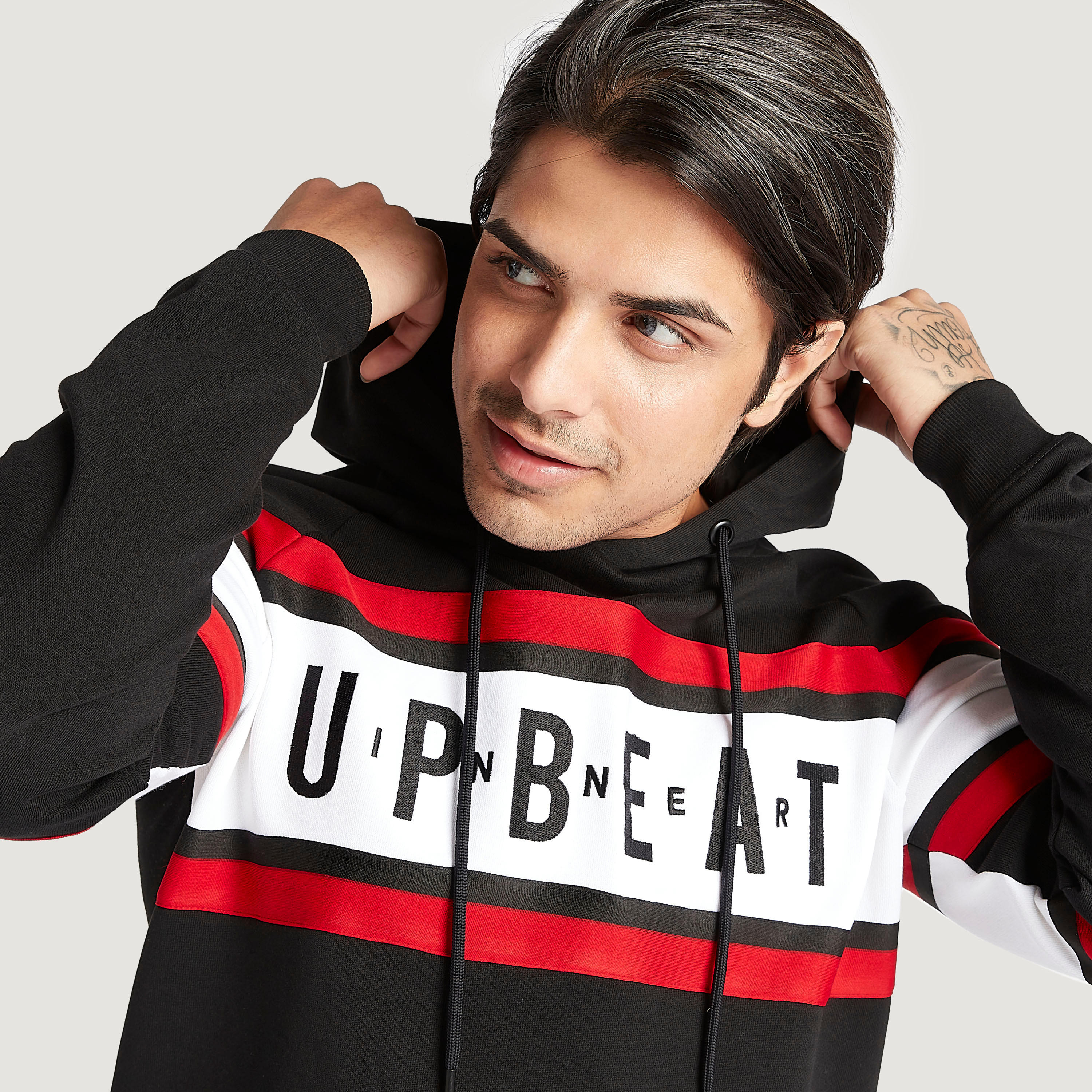 هودي بطبعات وأكمام طويلة وجيوب-men-winterwear-hoodiesandsweatshirts-image-3