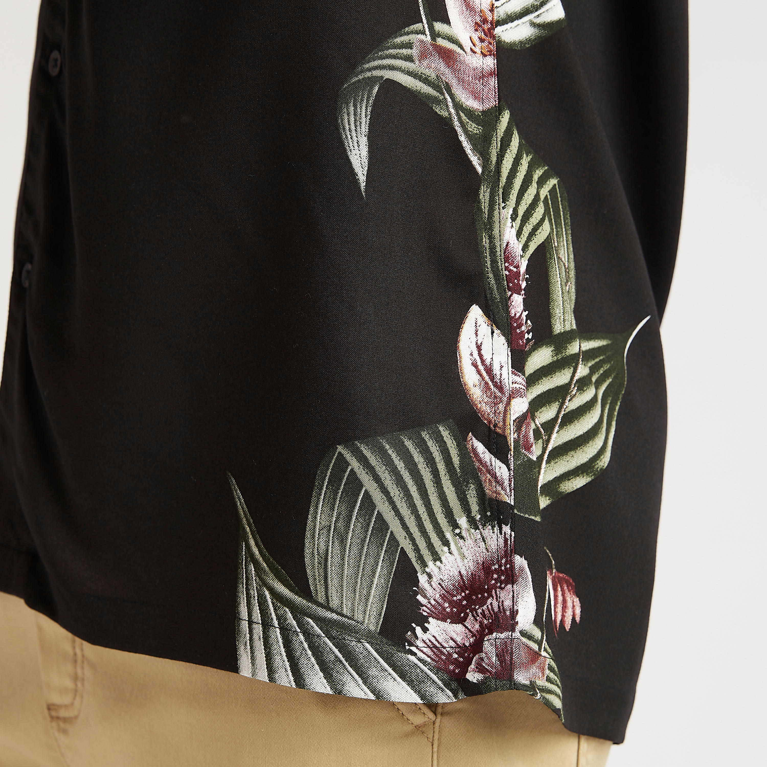 قميص بياقة عادية وأكمام قصيرة وطبعات-men-clothing-shirts-image-5