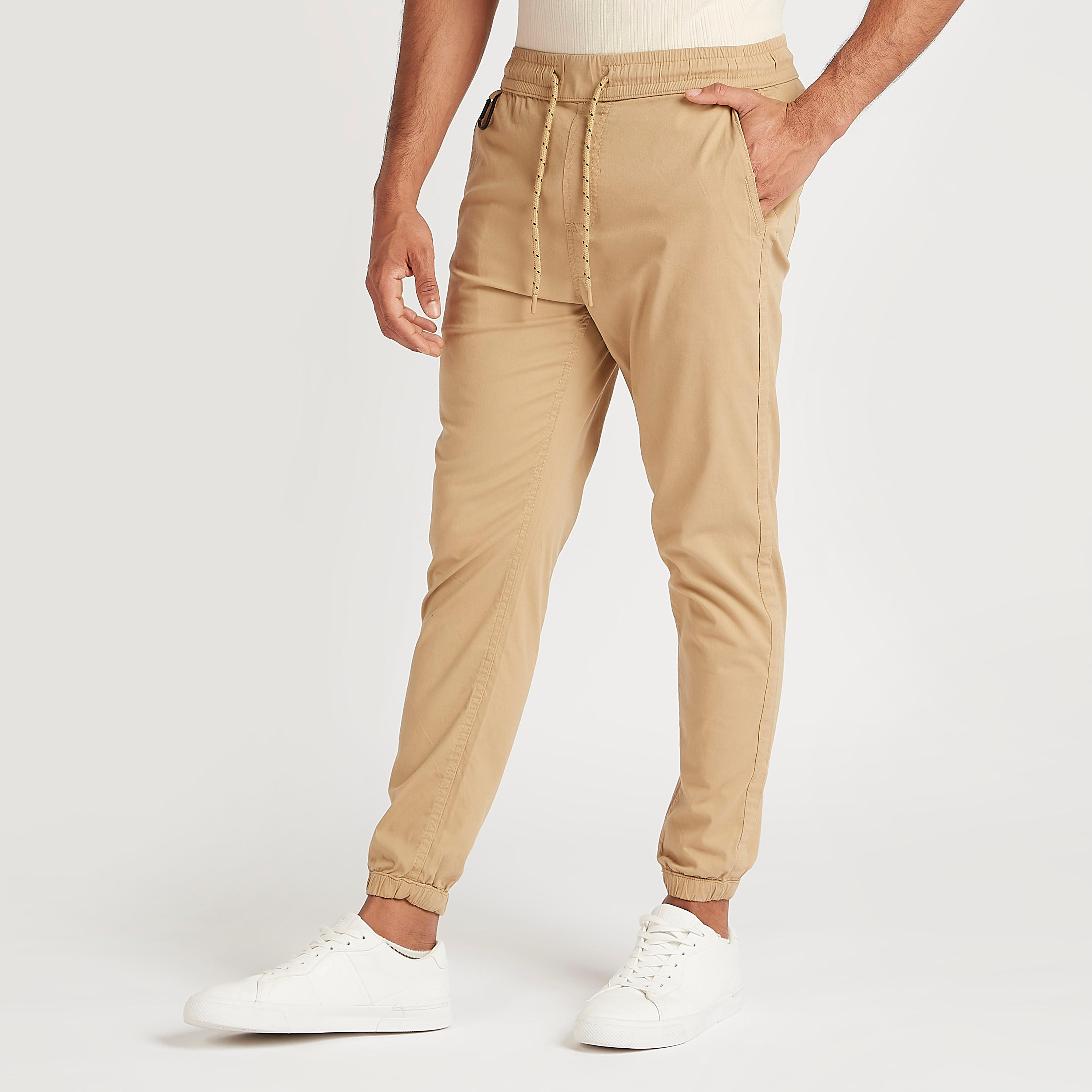 بنطلون رياضي سادة برباط إغلاق وجيوب-men-clothing-bottoms-joggers-image-5