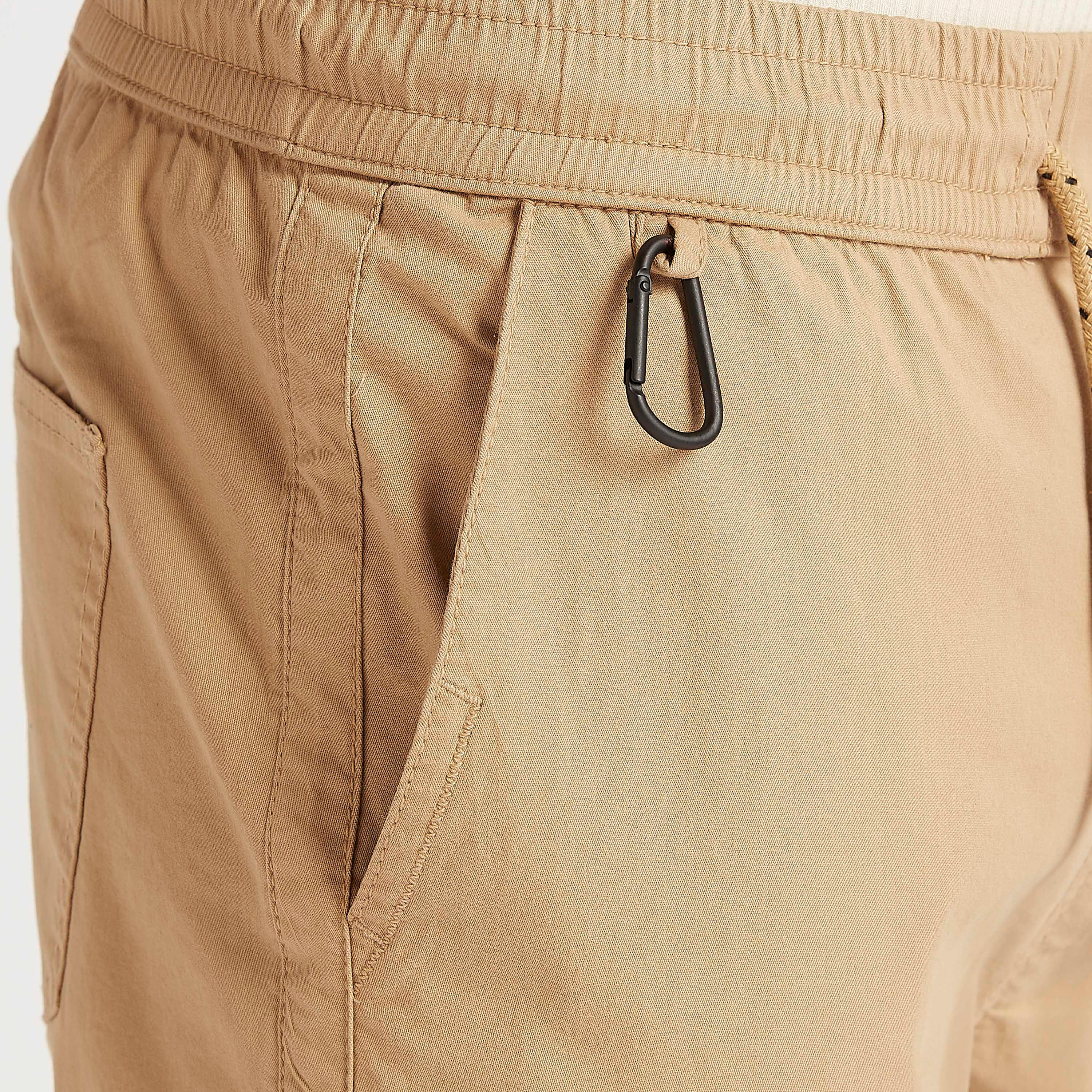 بنطلون رياضي سادة برباط إغلاق وجيوب-men-clothing-bottoms-joggers-image-1