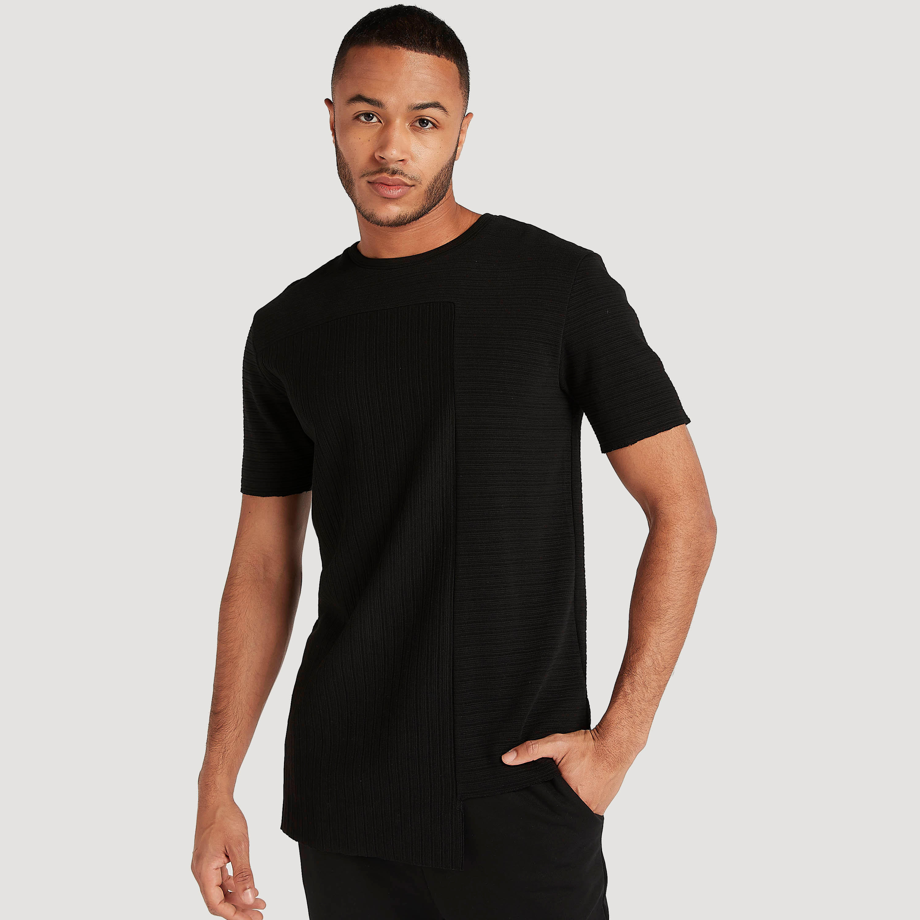 تيشيرت بارز الملمس بياقة ضيّقة وأكمام قصيرة-men-clothing-tshirtsandpolos-tshirts-image-1