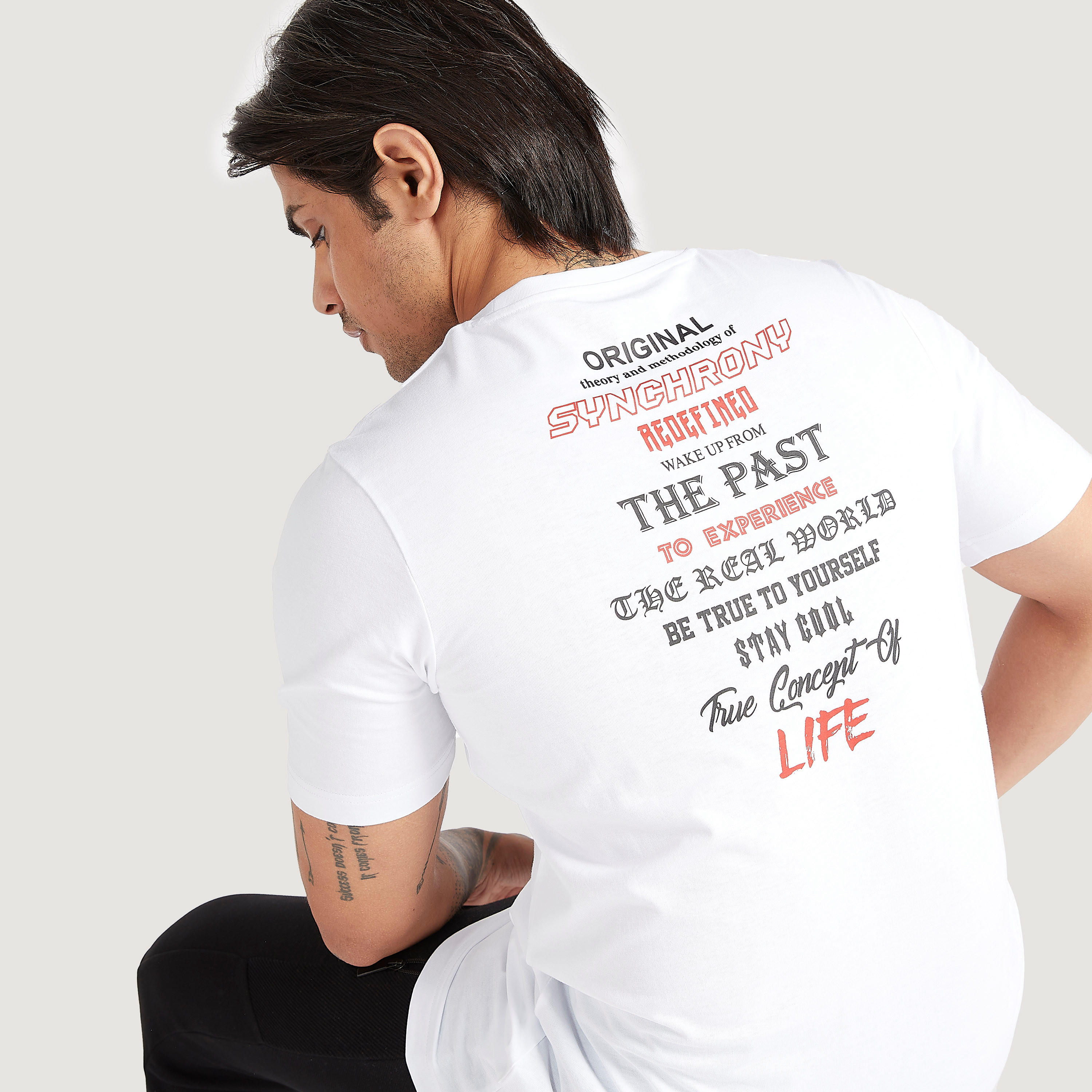 تيشيرت بياقة ضيقة وأكمام قصيرة وطبعات-men-clothing-tshirtsandpolos-tshirts-image-3