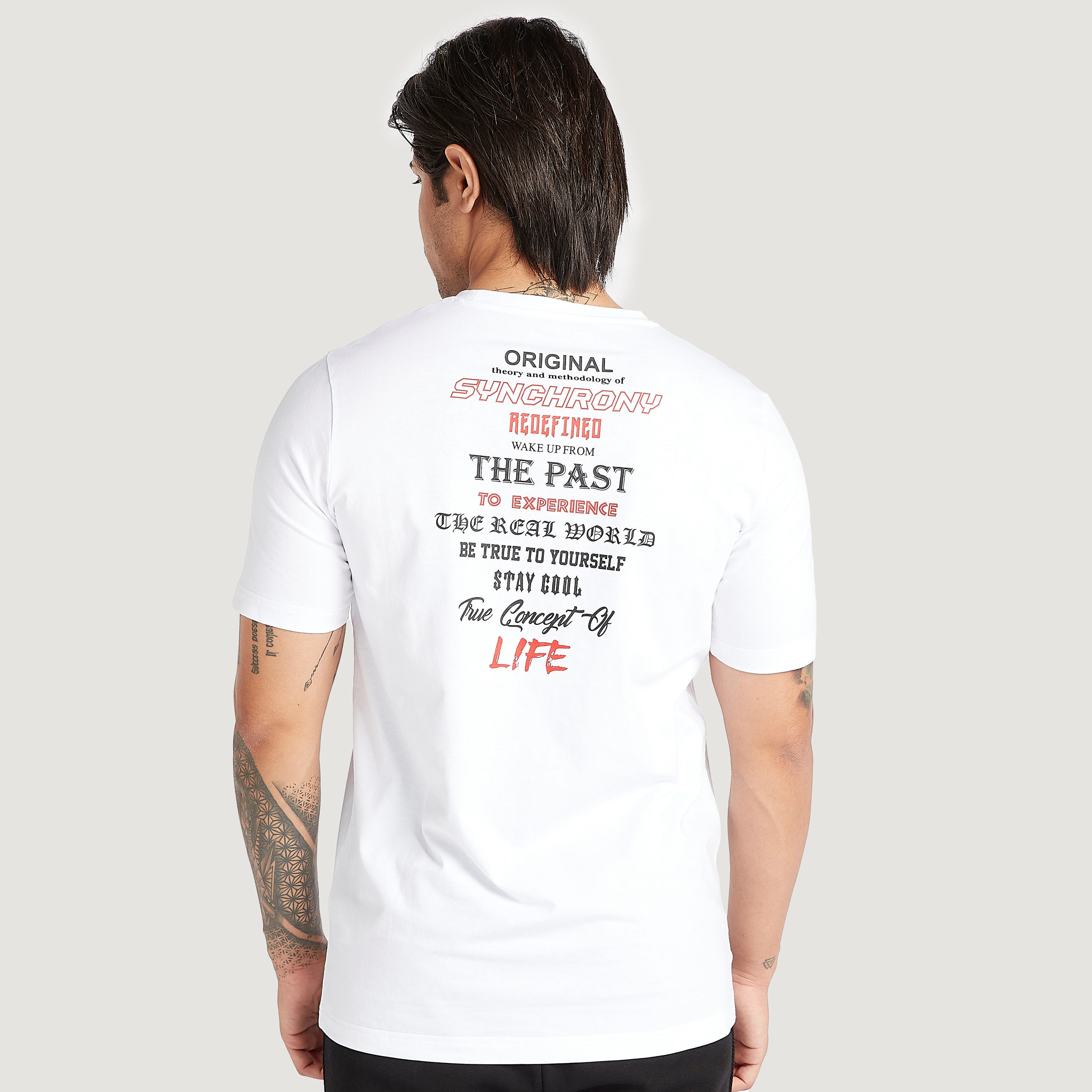 تيشيرت بياقة ضيقة وأكمام قصيرة وطبعات-men-clothing-tshirtsandpolos-tshirts-image-2