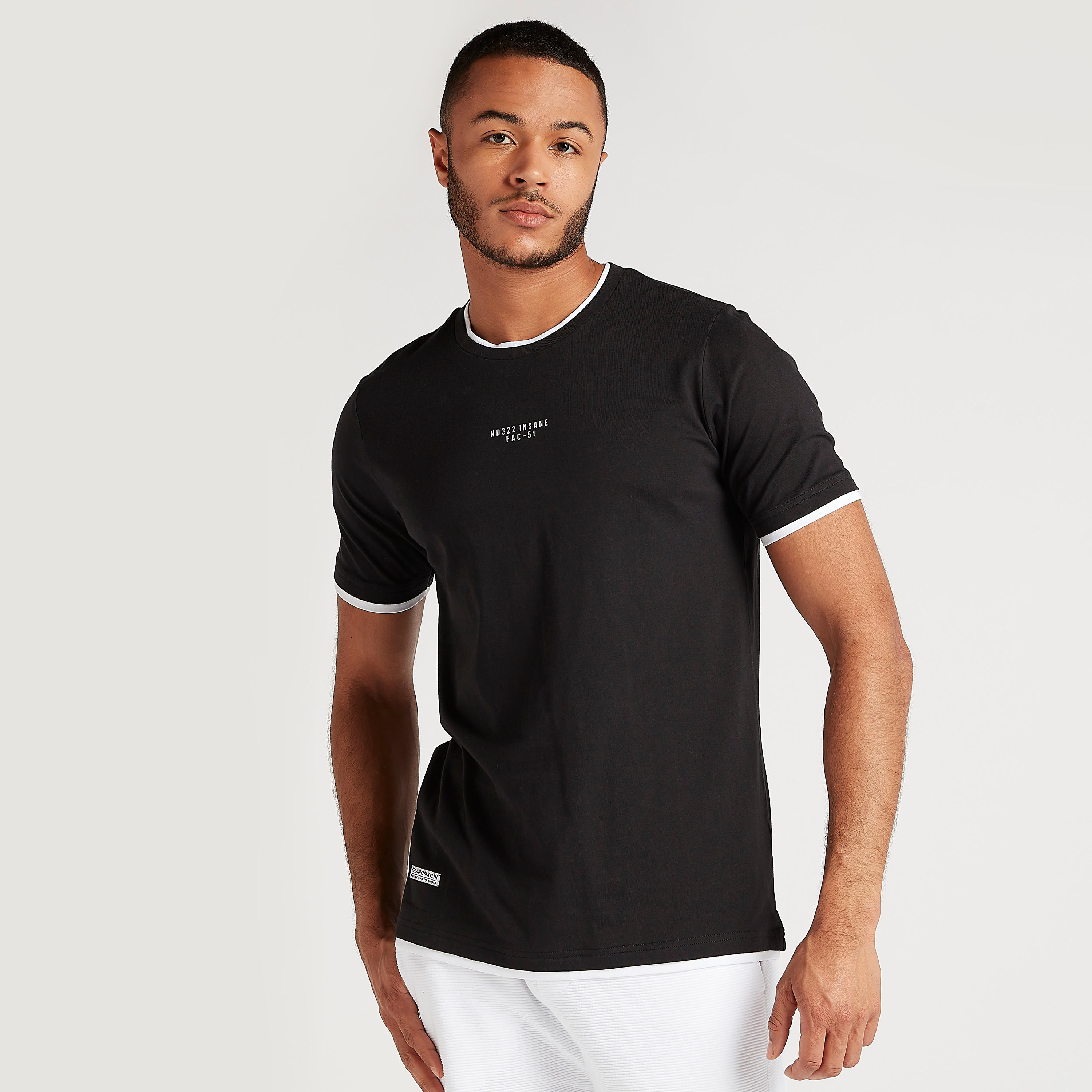 تيشيرت بياقة ضيقة وأكمام قصيرة وطبعات-men-clothing-tshirtsandpolos-tshirts-image-5