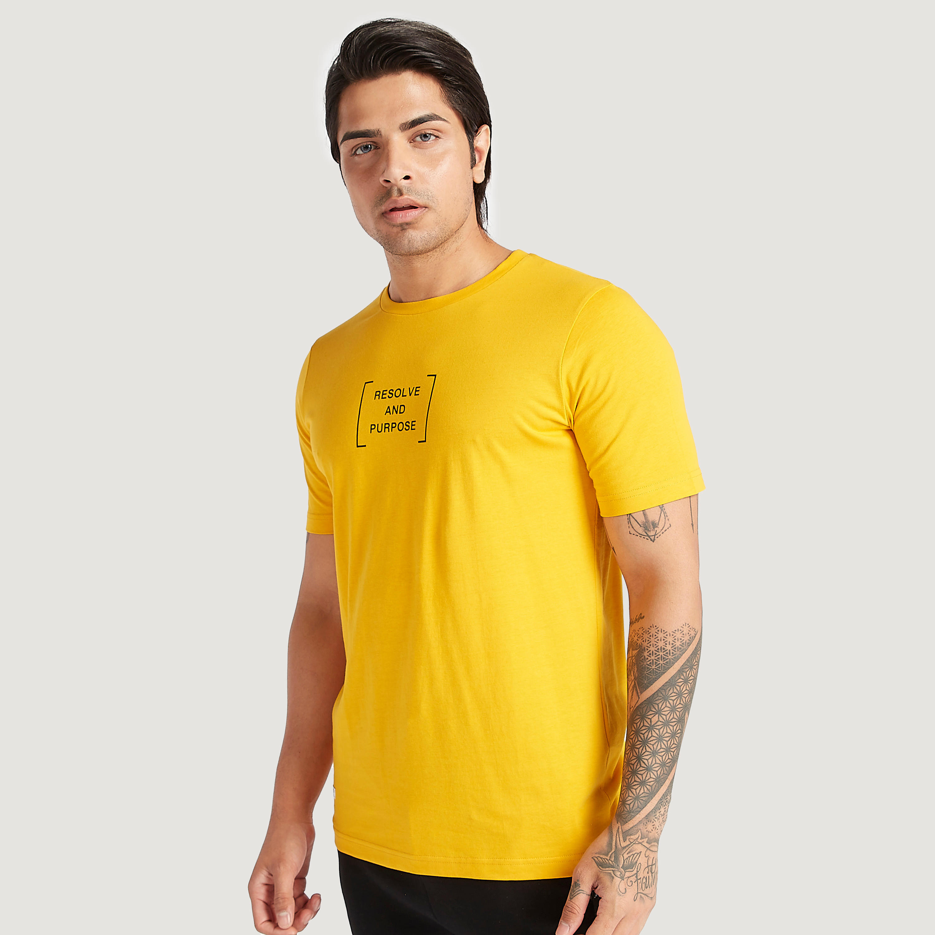 تيشيرت بياقة ضيقة وأكمام قصيرة وطبعات-men-clothing-tshirtsandpolos-tshirts-image-5