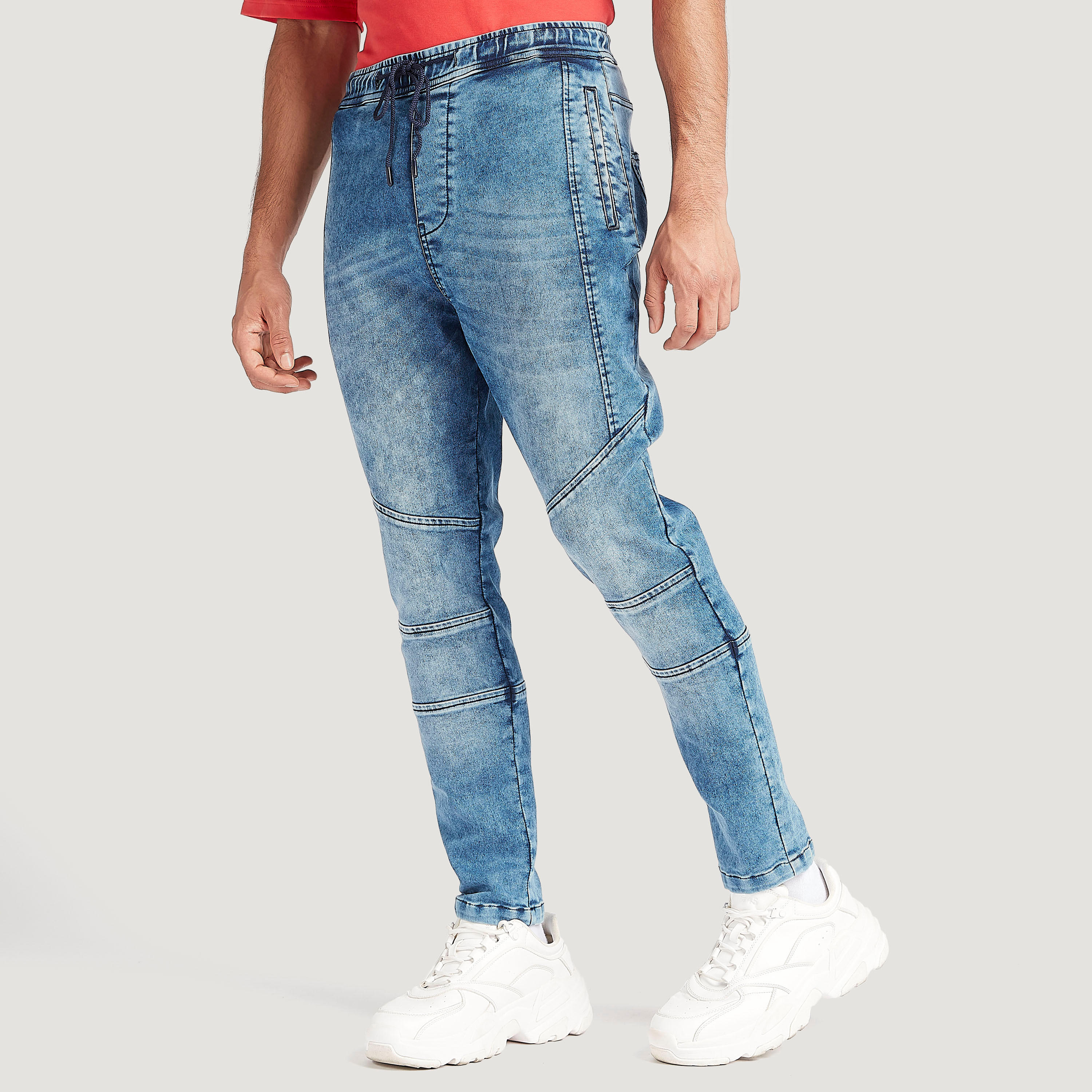 بنطلون رياضي دنيم بجيوب ورباط إغلاق وطبعات-men-clothing-bottoms-joggers-image-5