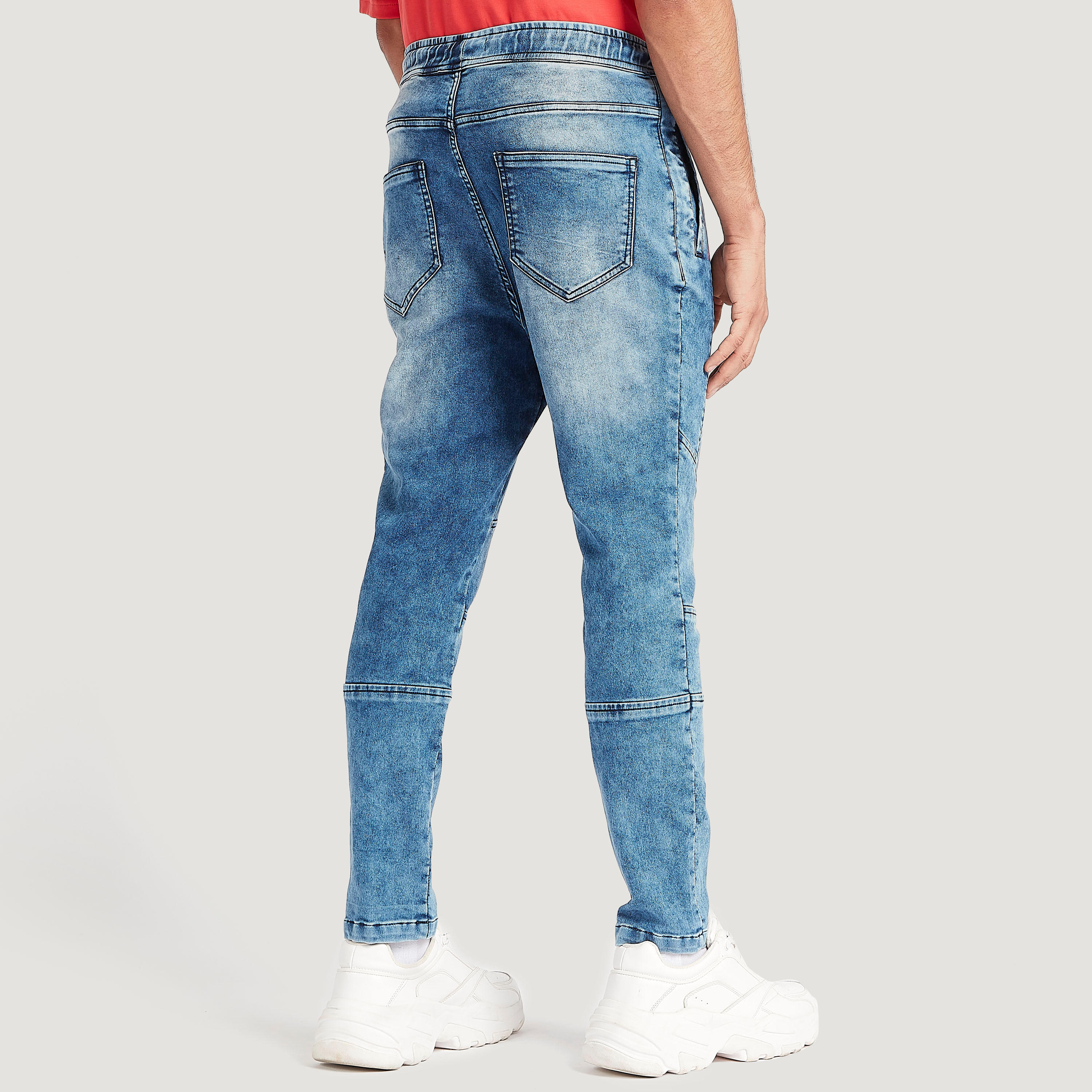 بنطلون رياضي دنيم بجيوب ورباط إغلاق وطبعات-men-clothing-bottoms-joggers-image-2