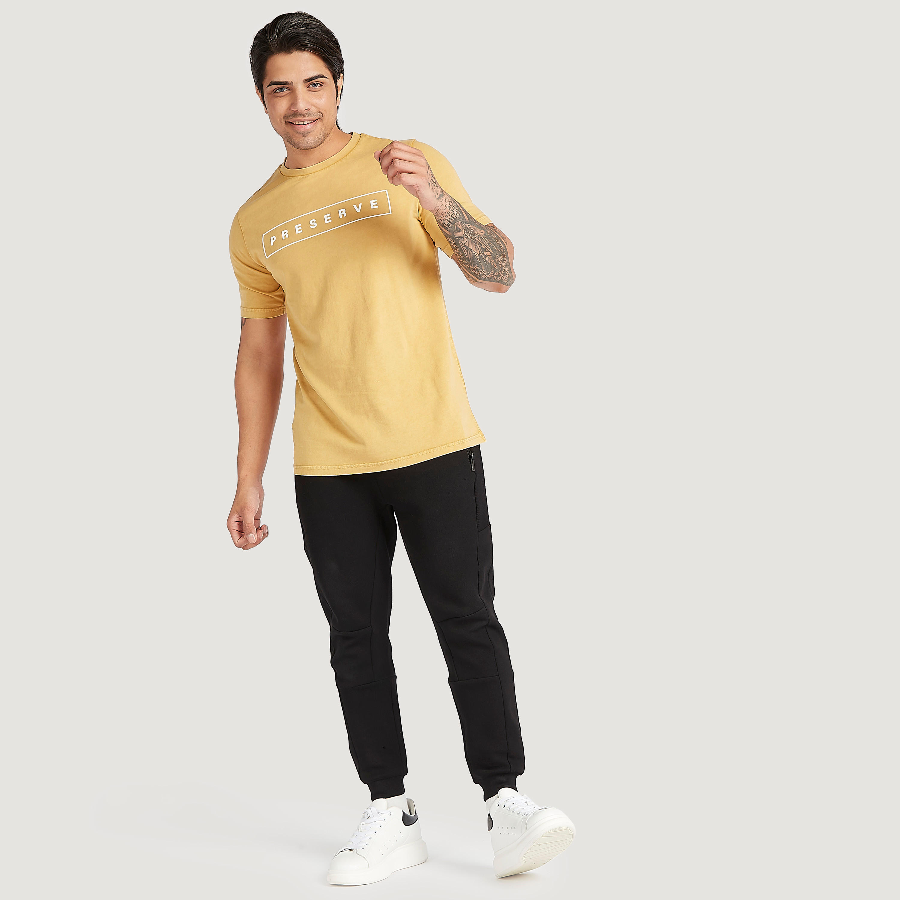تيشيرت بياقة ضيّقة وأكمام قصيرة وطبعات-men-clothing-tshirtsandpolos-tshirts-image-4