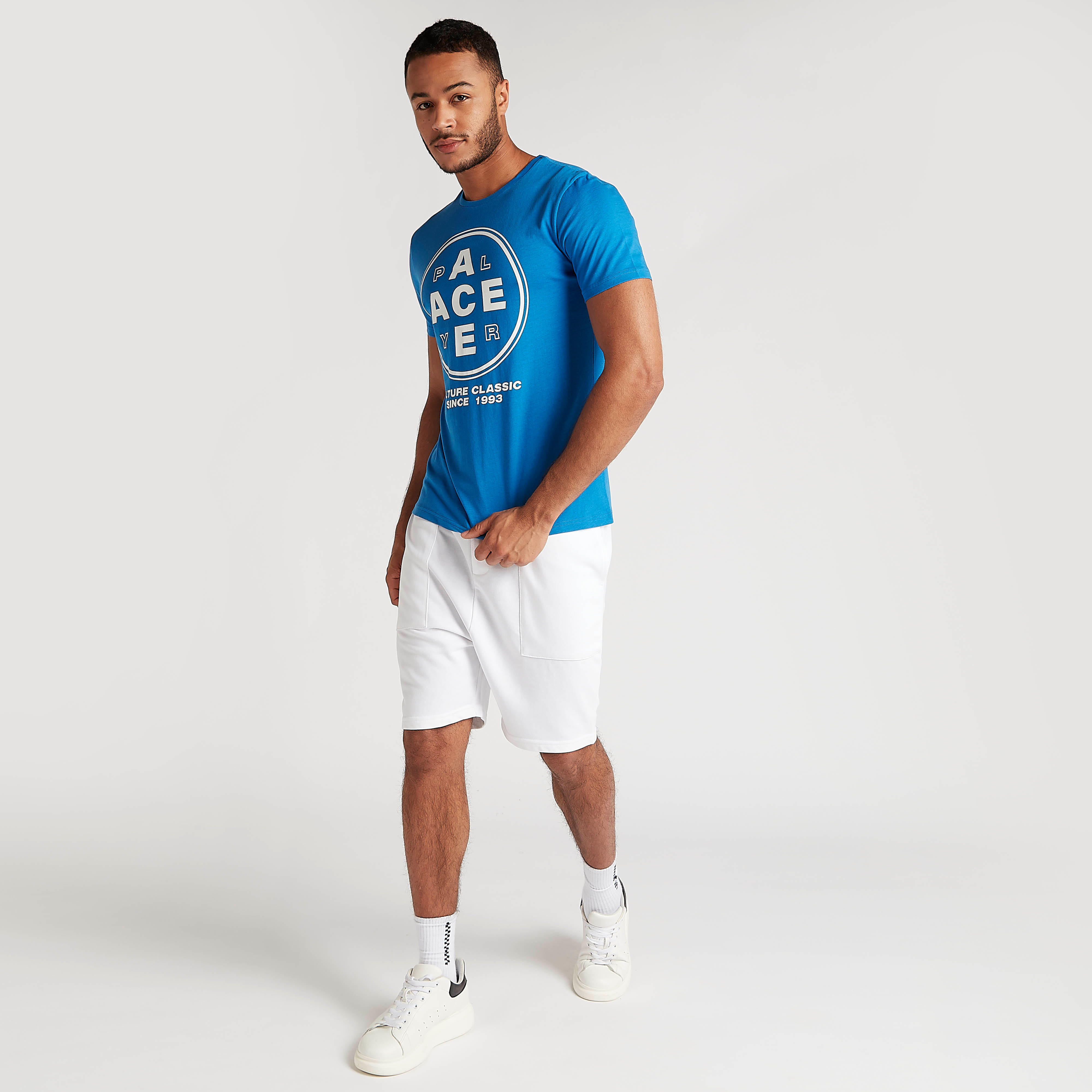 تيشيرت بياقة ضيّقة وأكمام قصيرة وطبعات-men-clothing-tshirtsandpolos-tshirts-image-2