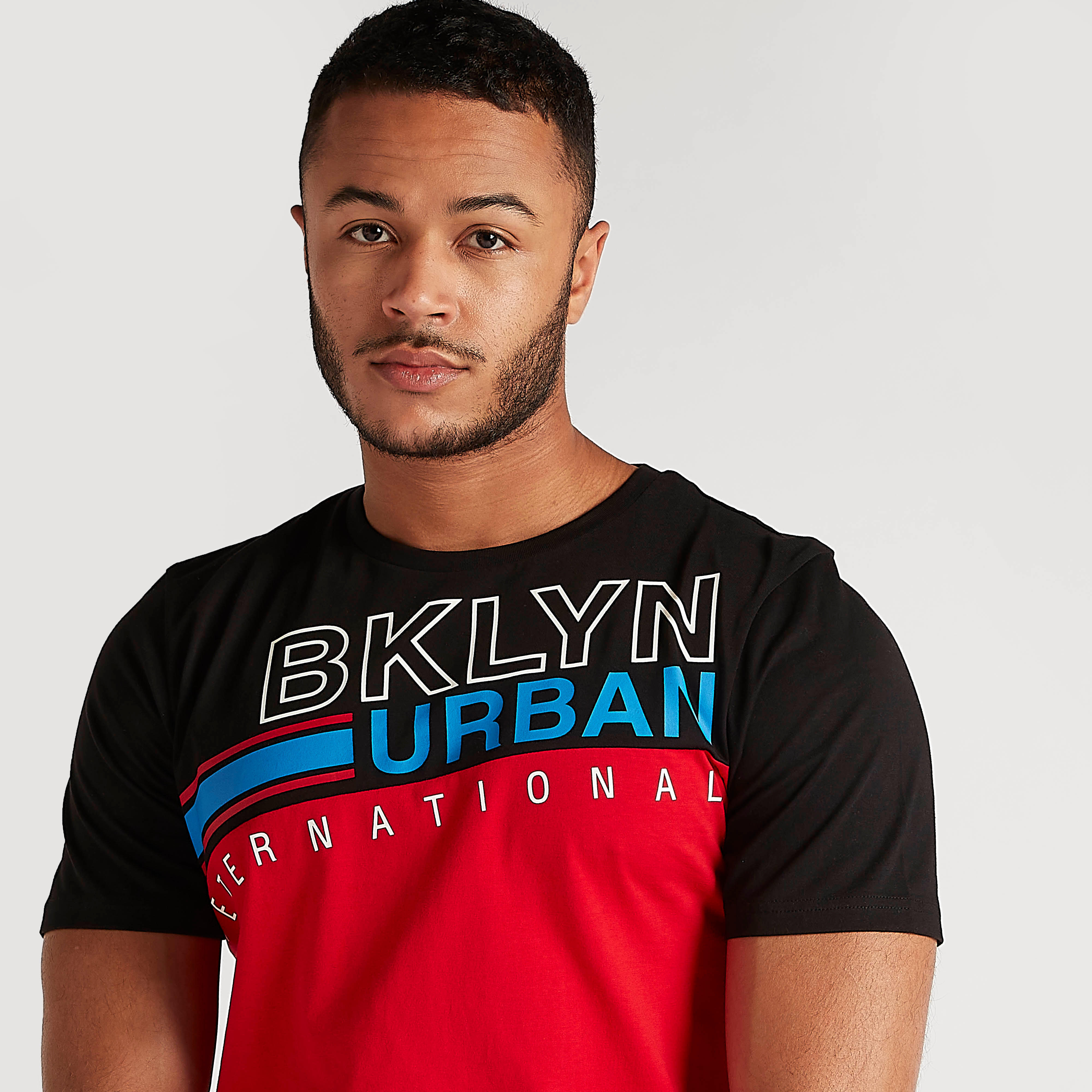تيشيرت بياقة ضيّقة وأكمام قصيرة وطبعات-men-clothing-tshirtsandpolos-tshirts-image-3