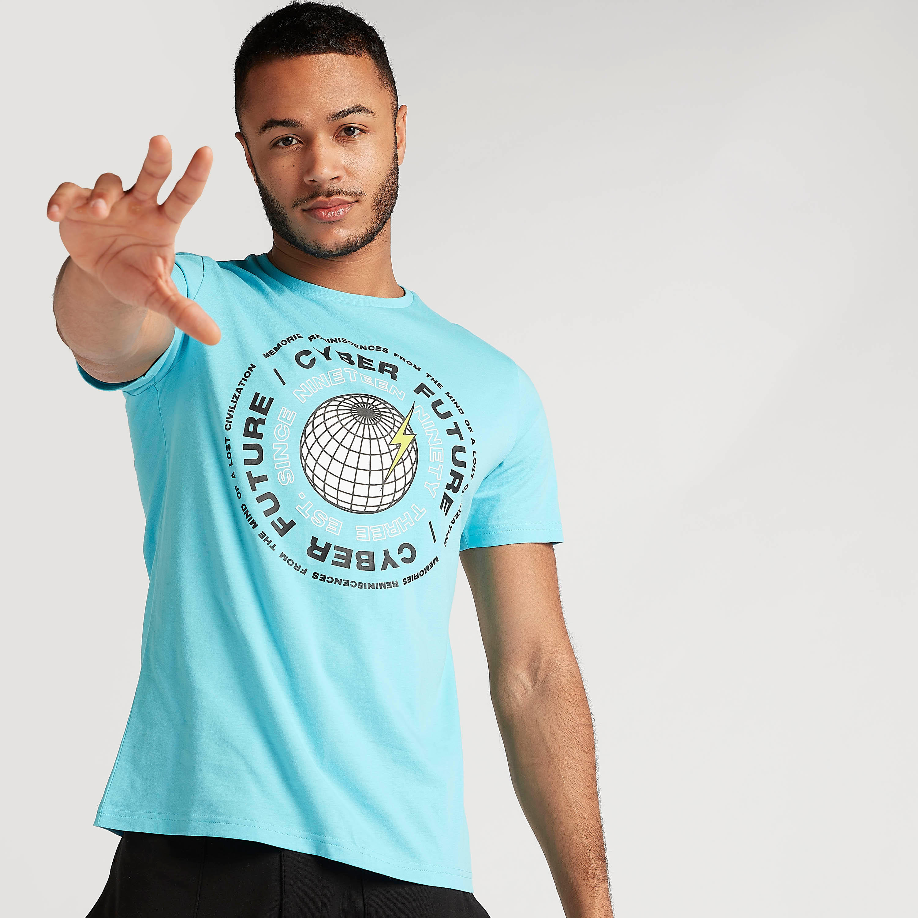 تيشيرت بياقة ضيّقة وأكمام قصيرة وطبعات-men-clothing-tshirtsandpolos-tshirts-image-5