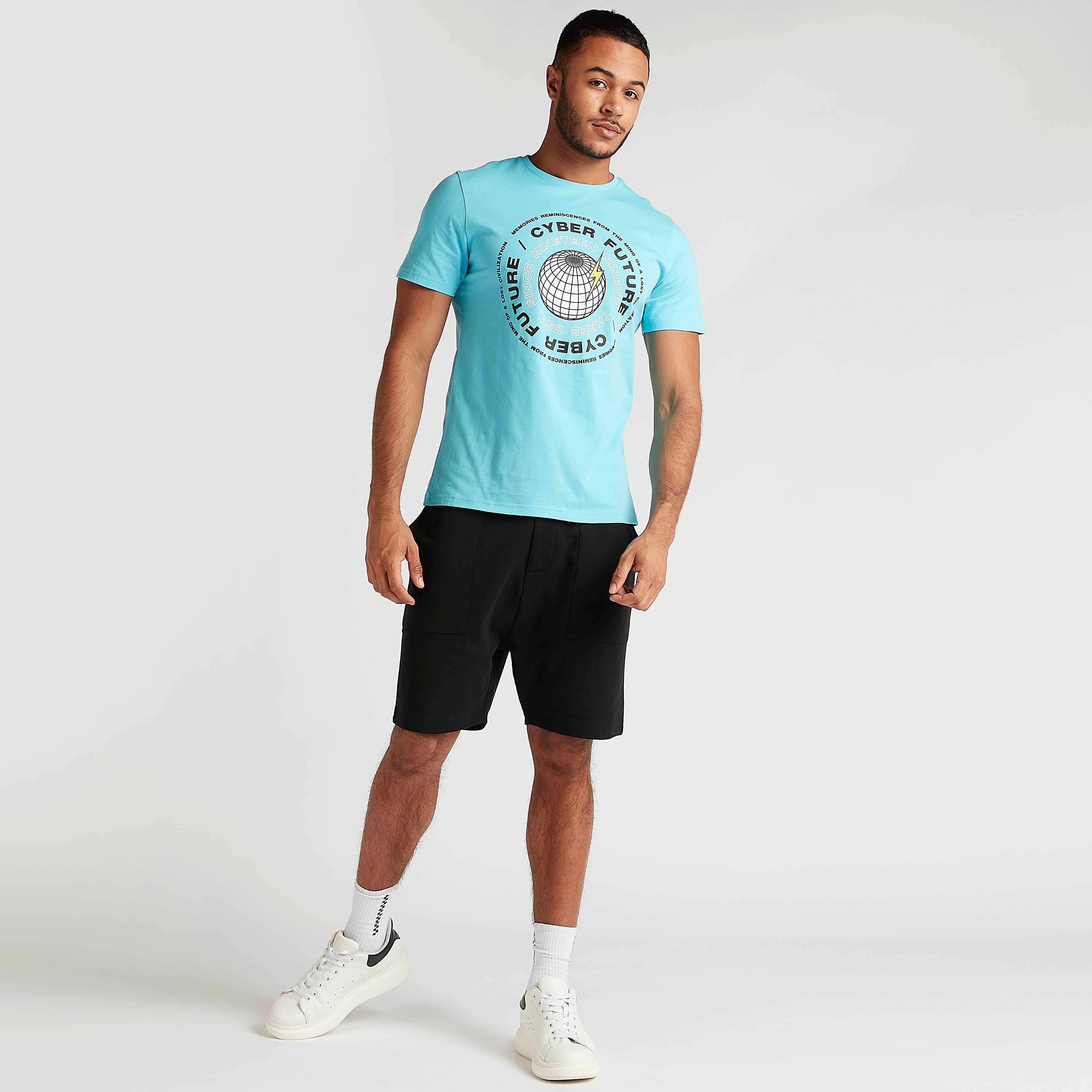 تيشيرت بياقة ضيّقة وأكمام قصيرة وطبعات-men-clothing-tshirtsandpolos-tshirts-image-4
