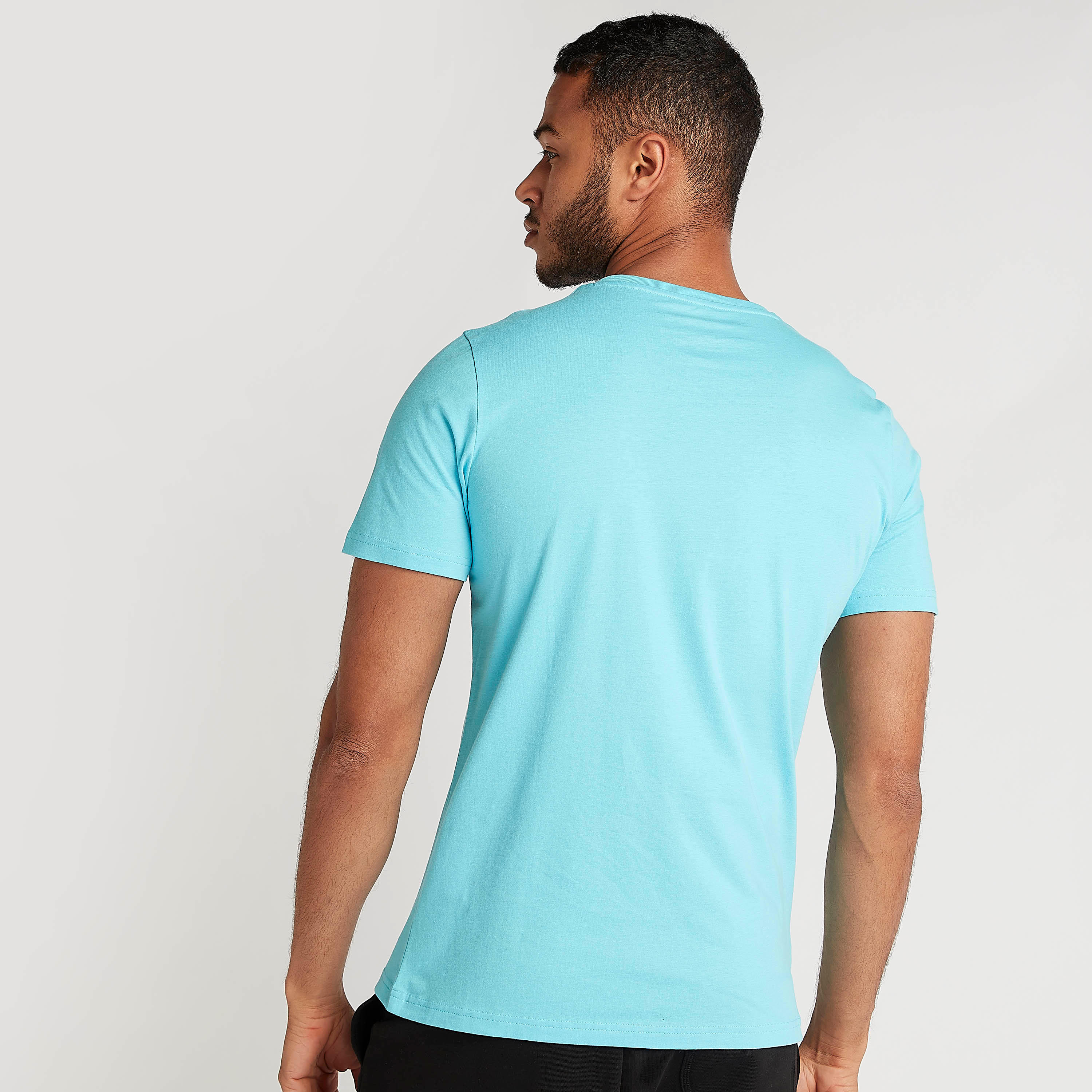 تيشيرت بياقة ضيّقة وأكمام قصيرة وطبعات-men-clothing-tshirtsandpolos-tshirts-image-2