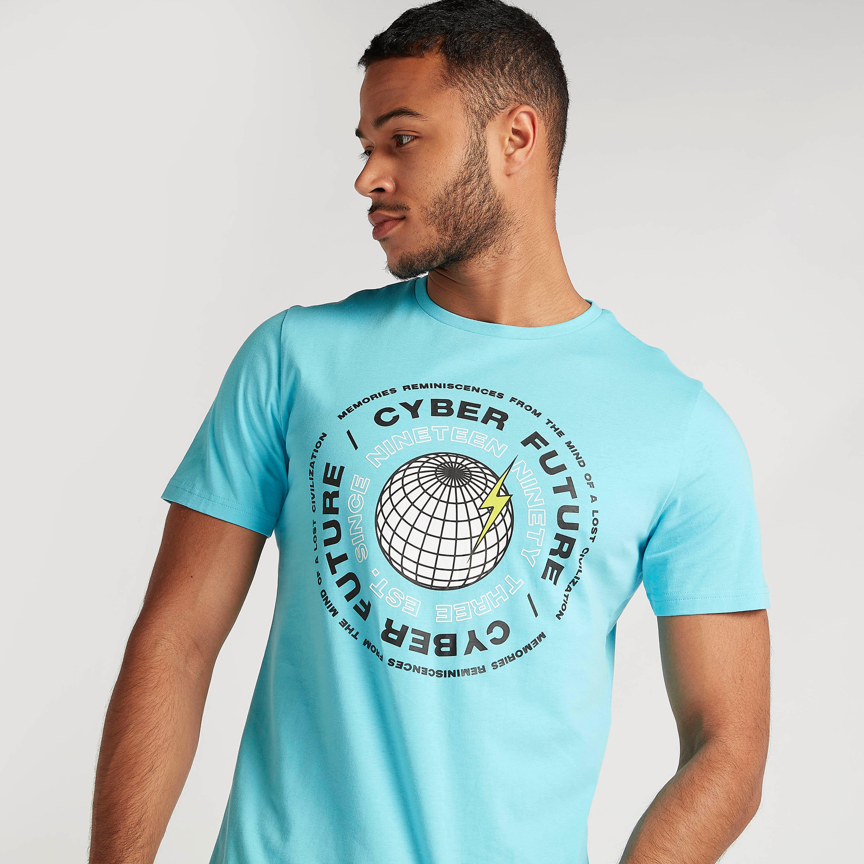 تيشيرت بياقة ضيّقة وأكمام قصيرة وطبعات-men-clothing-tshirtsandpolos-tshirts-image-1