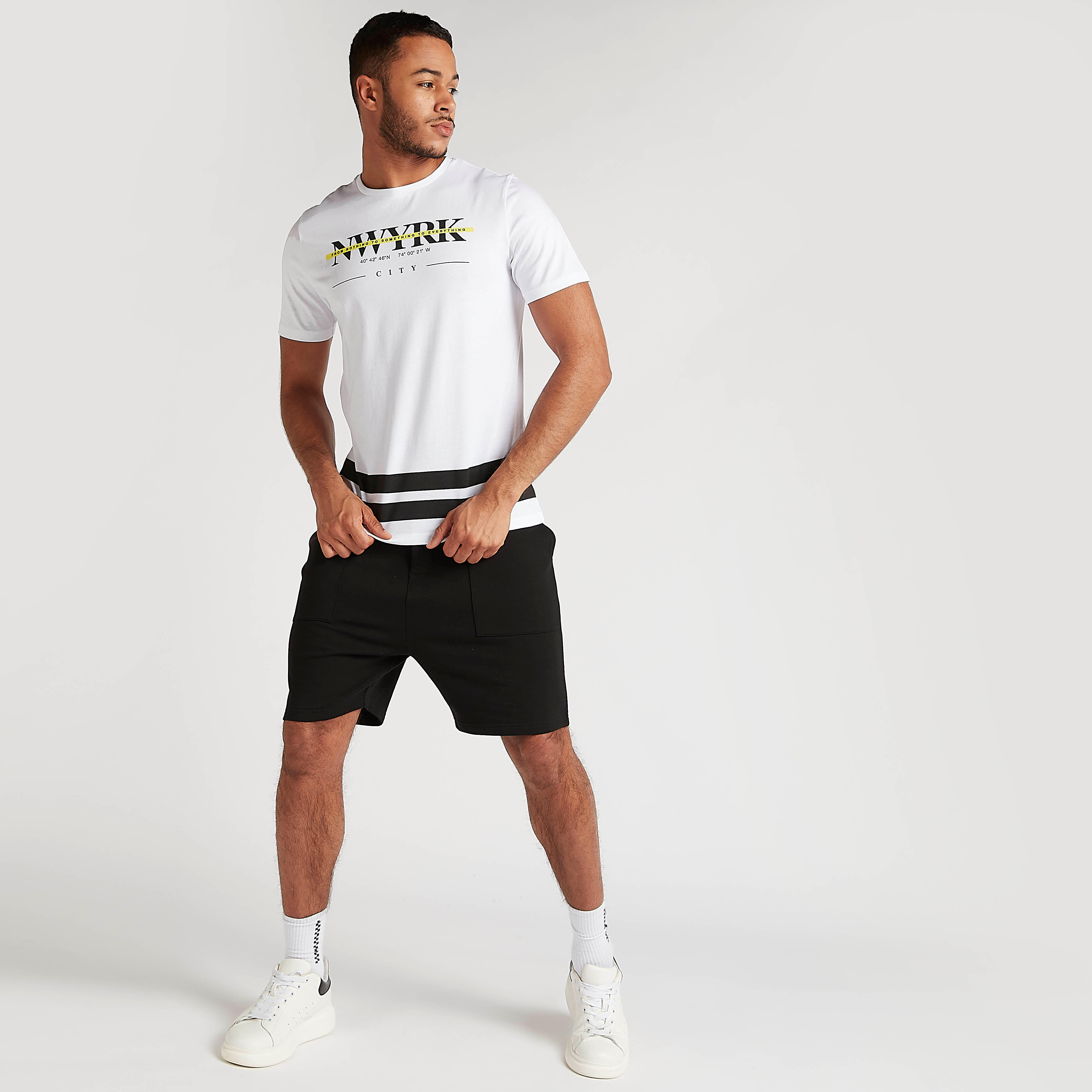 تيشيرت بياقة ضيّقة وأكمام قصيرة وطبعات-men-clothing-tshirtsandpolos-tshirts-image-2