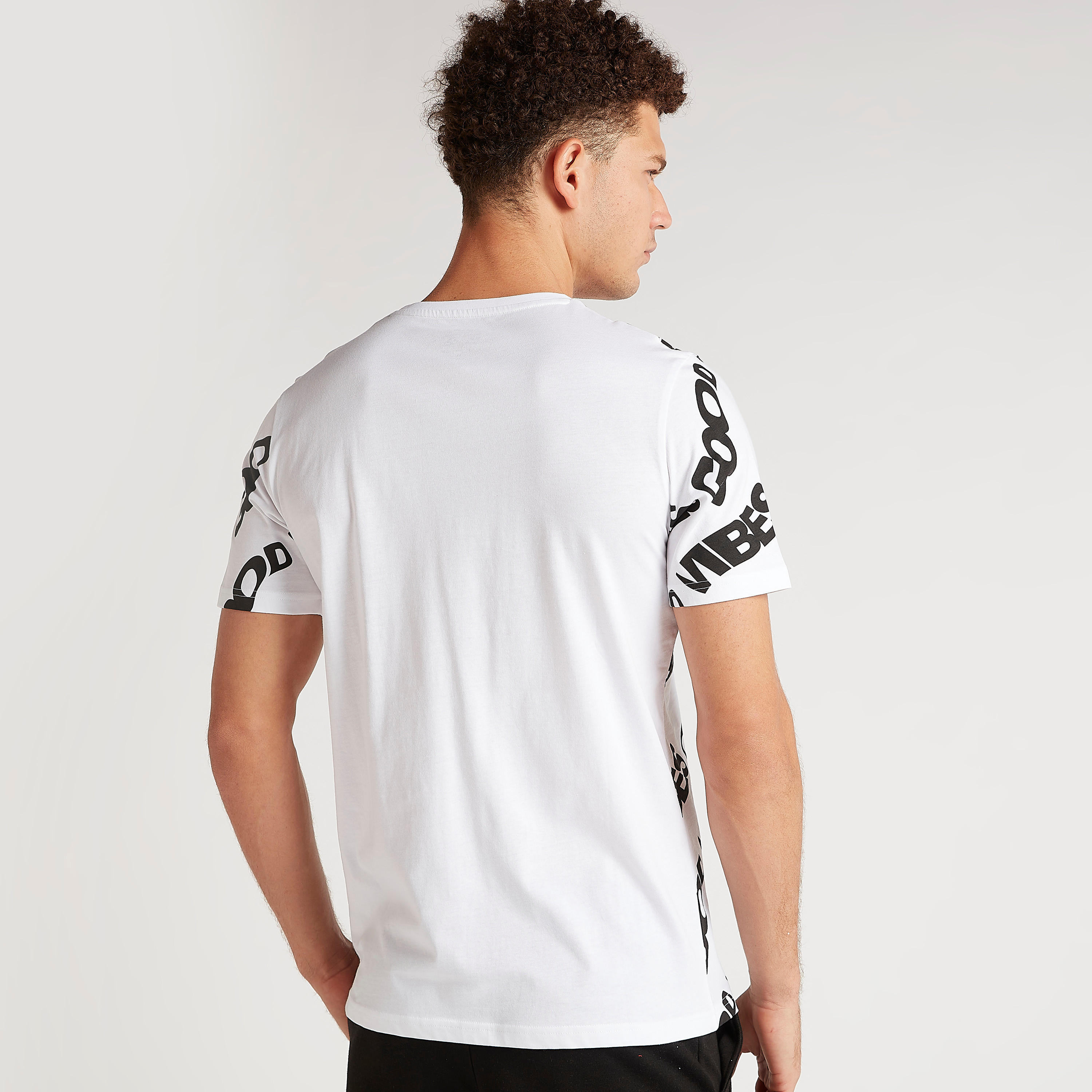 تيشيرت بياقة ضيّقة وأكمام قصيرة وطبعات-men-clothing-tshirtsandpolos-tshirts-image-4