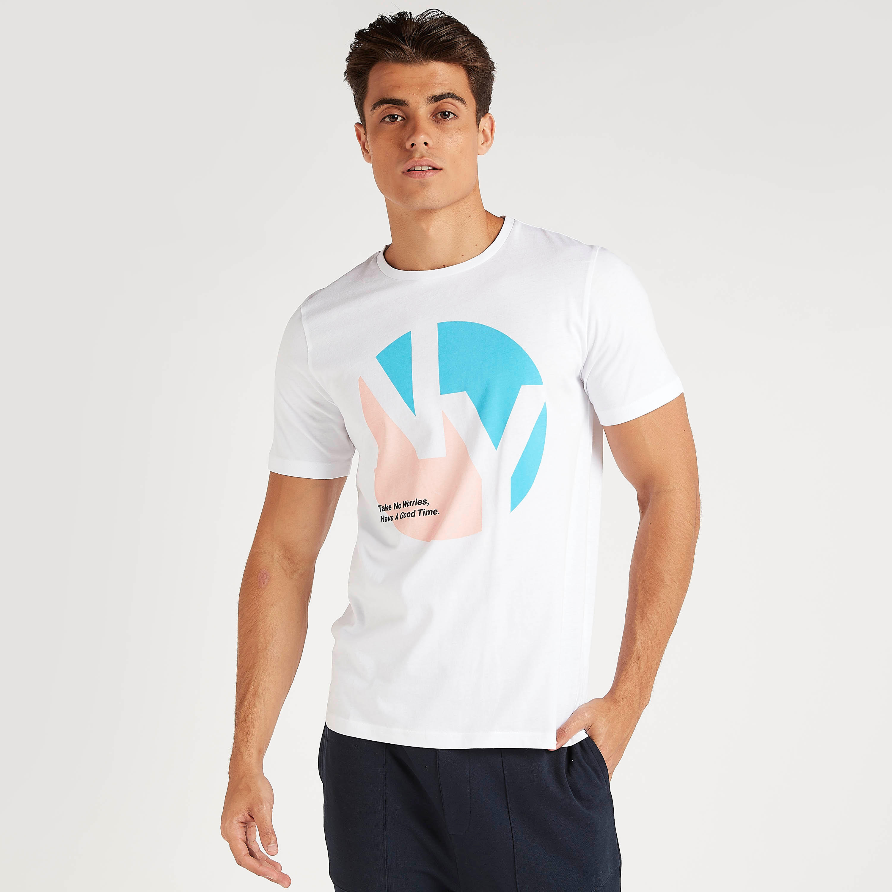 تيشيرت بياقة ضيّقة وأكمام قصيرة وطبعات-men-clothing-tshirtsandpolos-tshirts-image-1