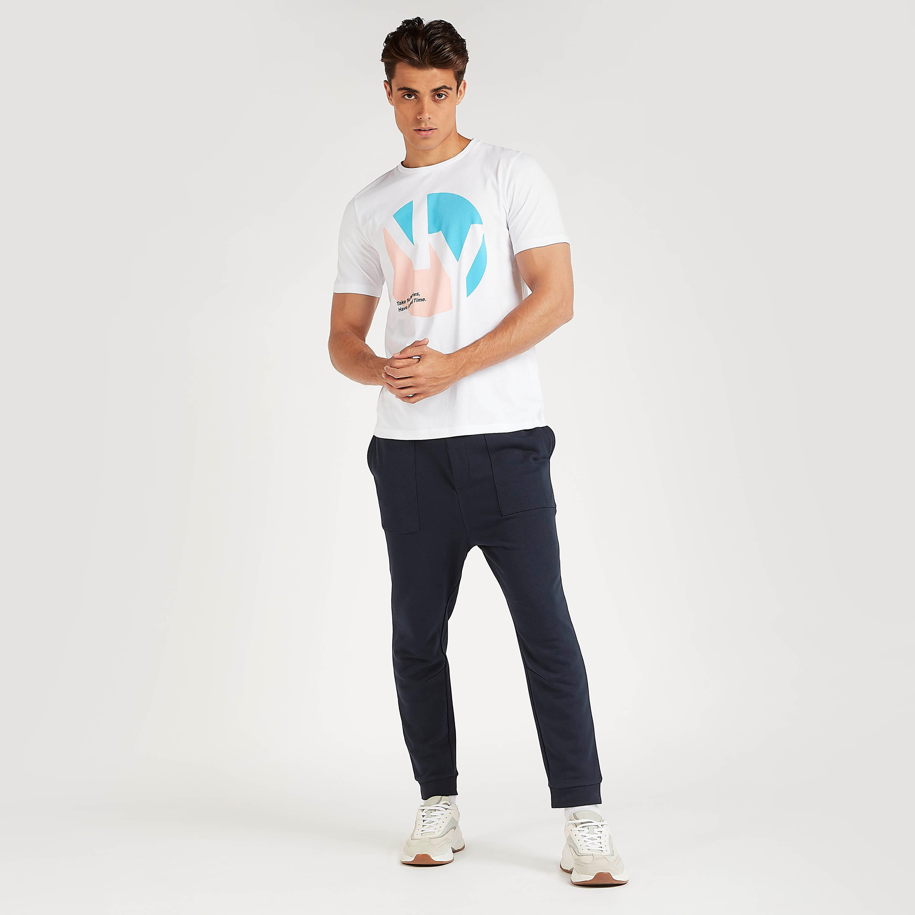 تيشيرت بياقة ضيّقة وأكمام قصيرة وطبعات-men-clothing-tshirtsandpolos-tshirts-image-2