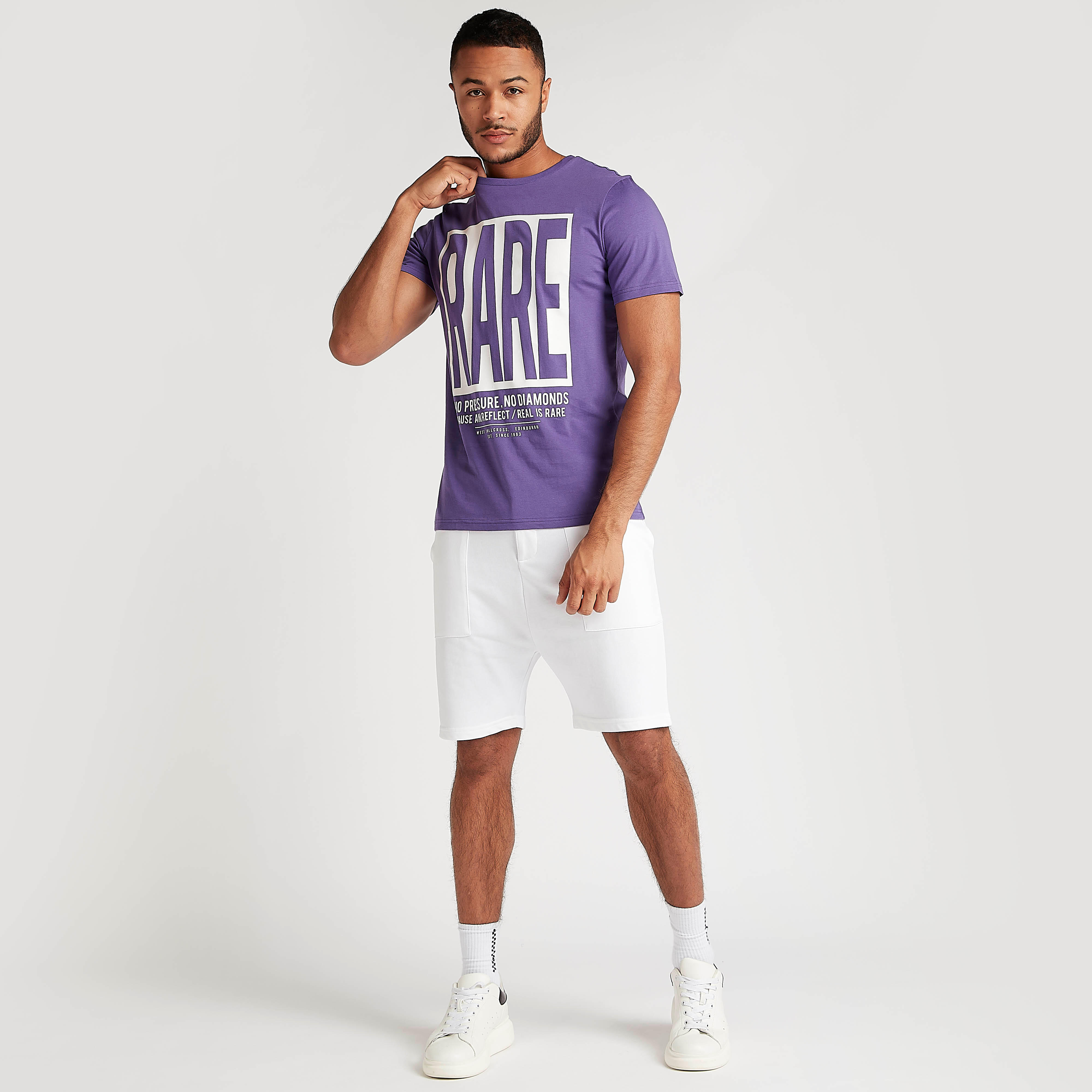تيشيرت بياقة ضيّقة وأكمام قصيرة وطبعات-men-clothing-tshirtsandpolos-tshirts-image-2