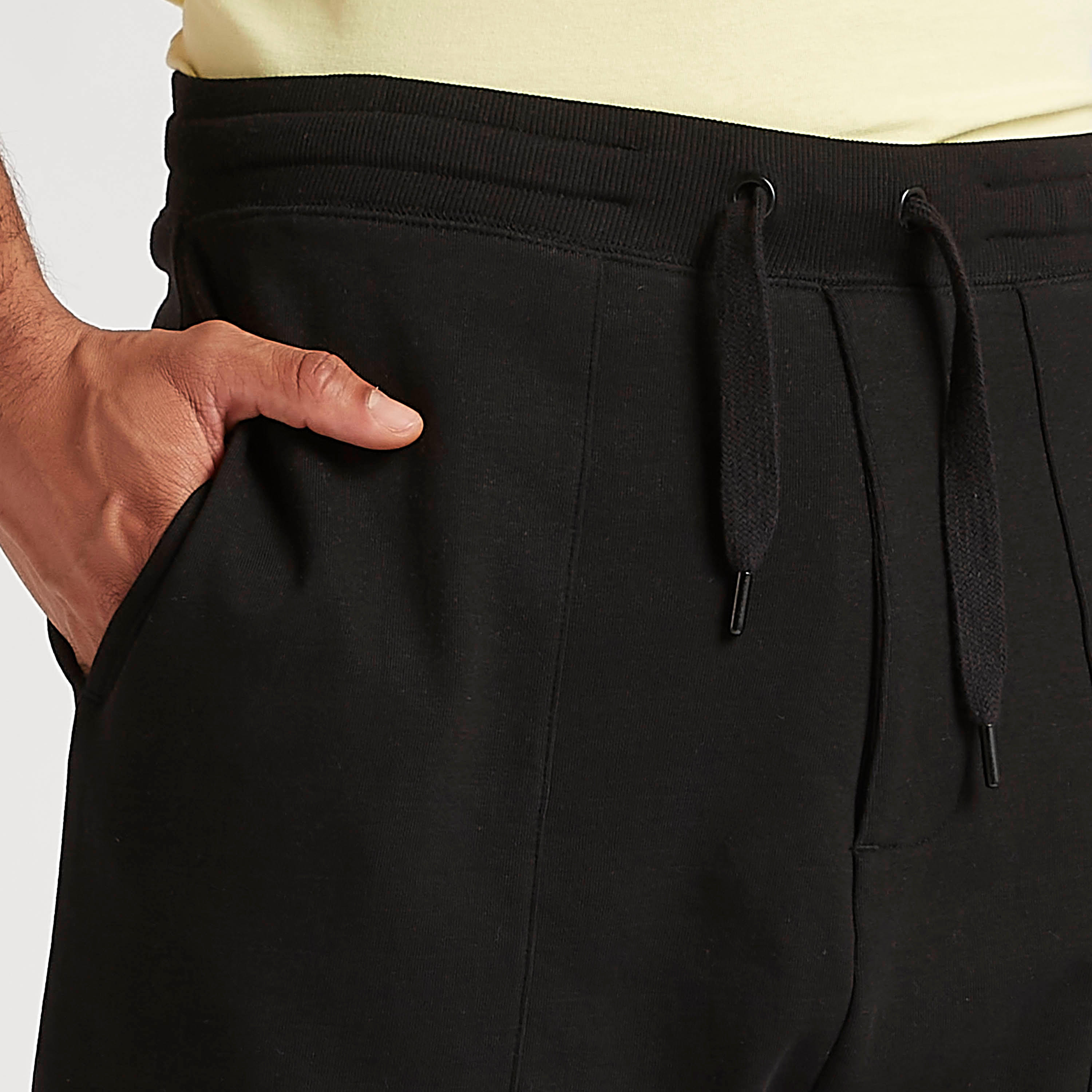 شورت سادة برباط إغلاق وخصر متوسّط الارتفاع-men-clothing-bottoms-shorts-image-2