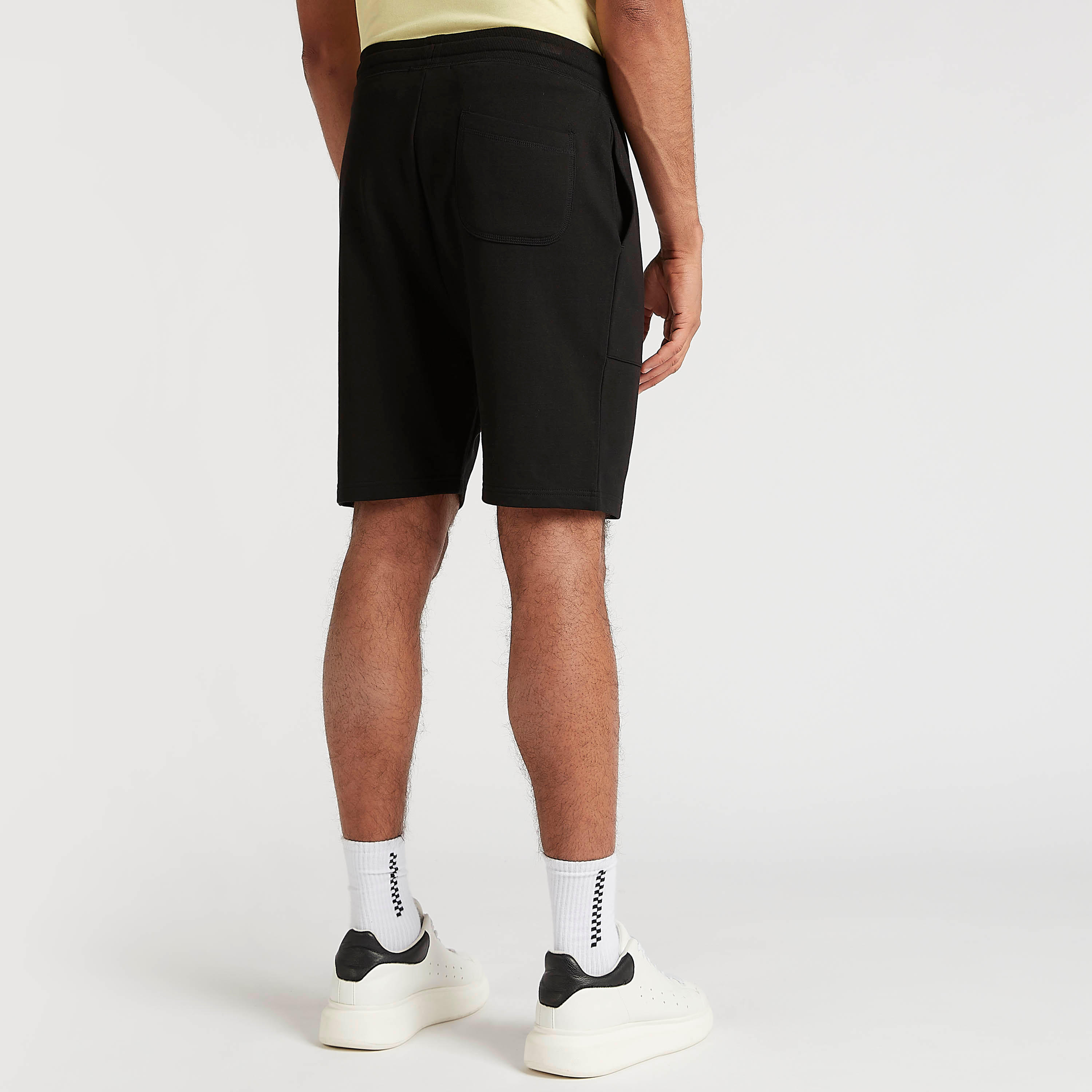 شورت سادة برباط إغلاق وخصر متوسّط الارتفاع-men-clothing-bottoms-shorts-image-1