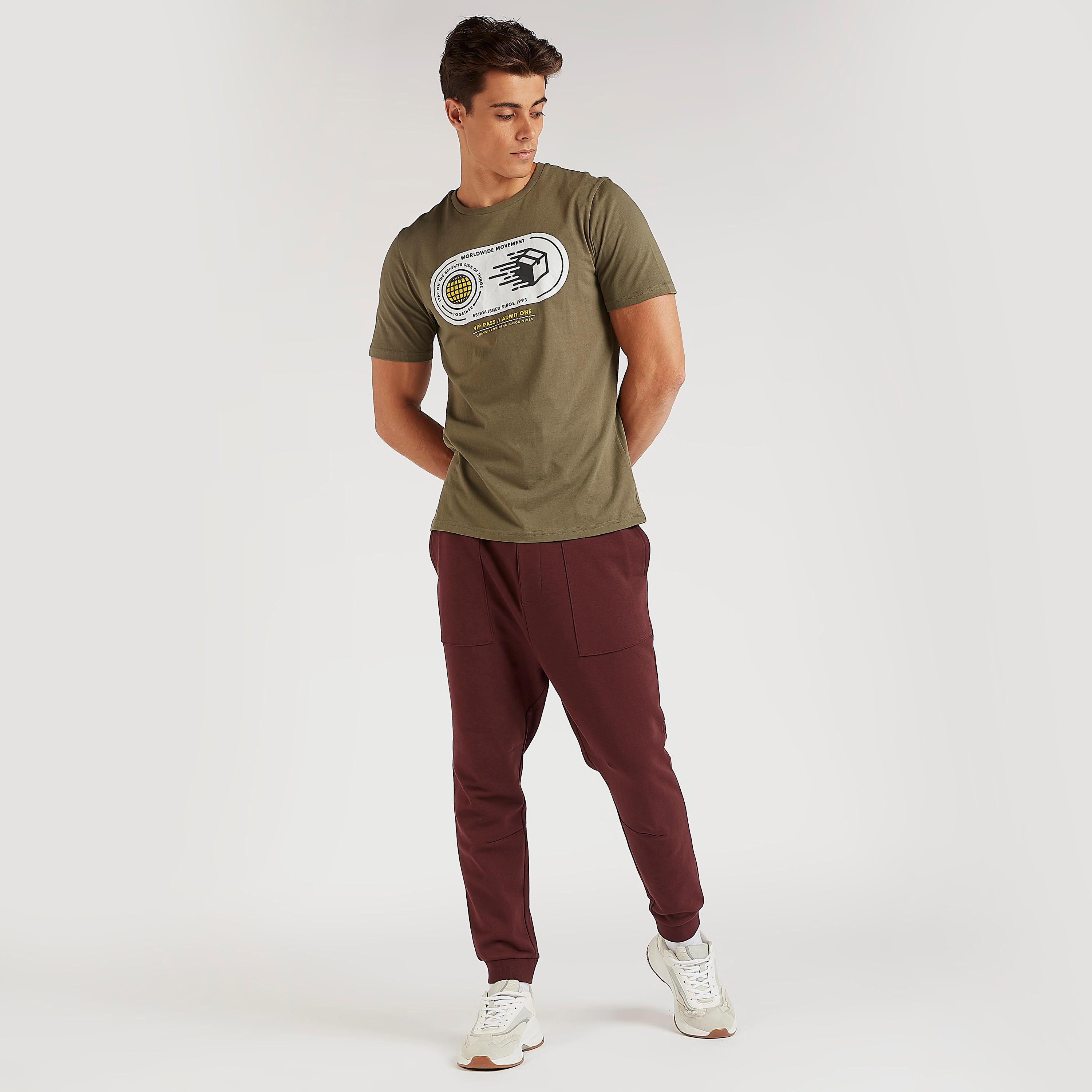 بنطلون رياضي سادة برباط إغلاق وجيوب-men-clothing-bottoms-joggers-image-4