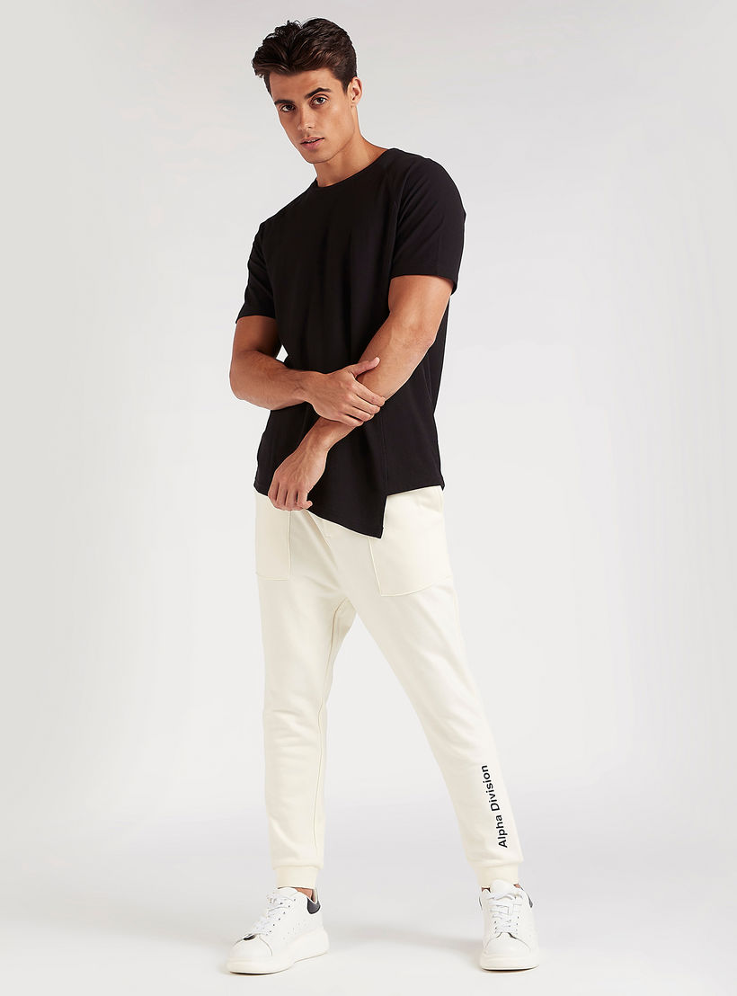 بنطلون رياضي برباط إغلاق وجيوب وطبعات-men-clothing-bottoms-joggers-image-5