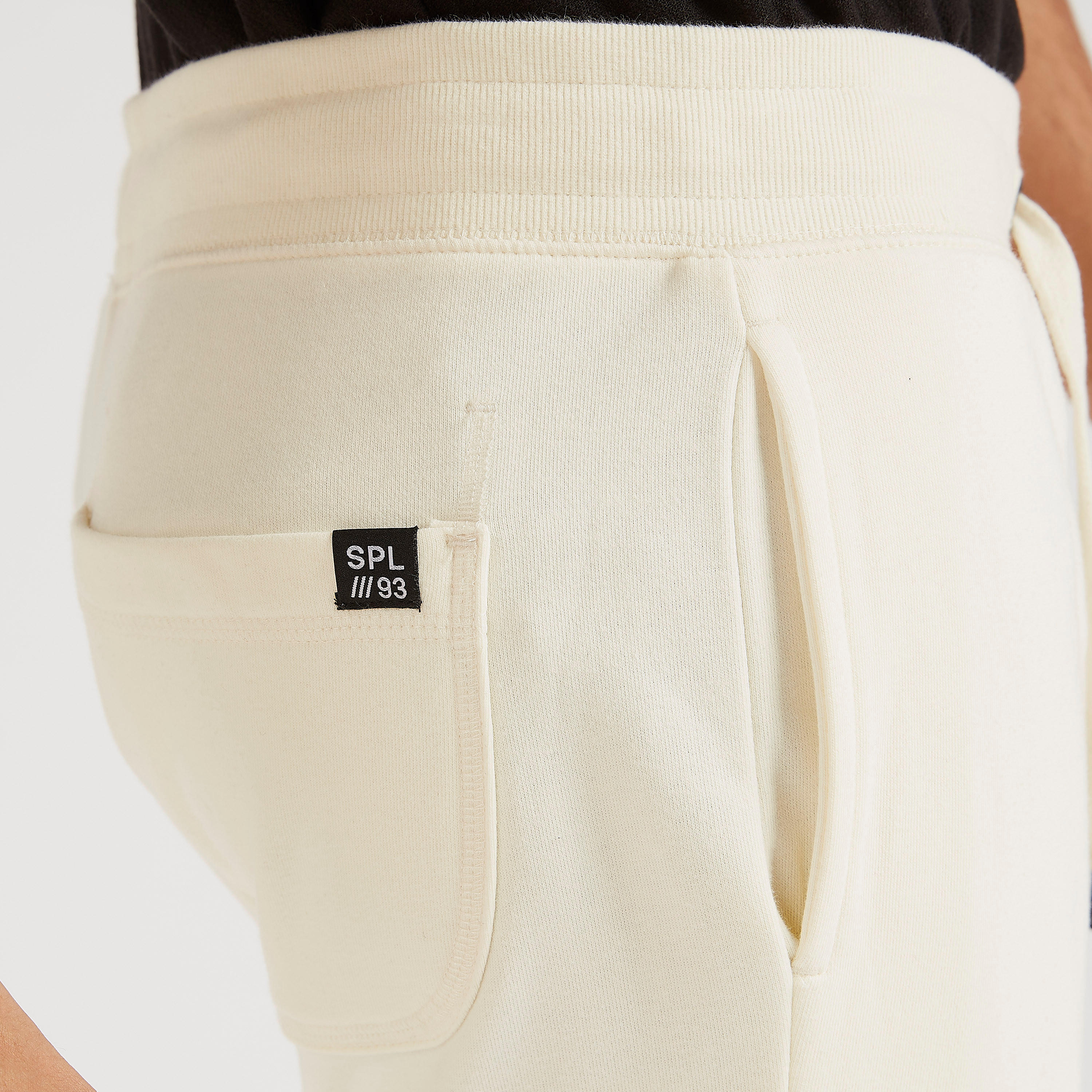 بنطلون رياضي برباط إغلاق وجيوب وطبعات-men-clothing-bottoms-joggers-image-2