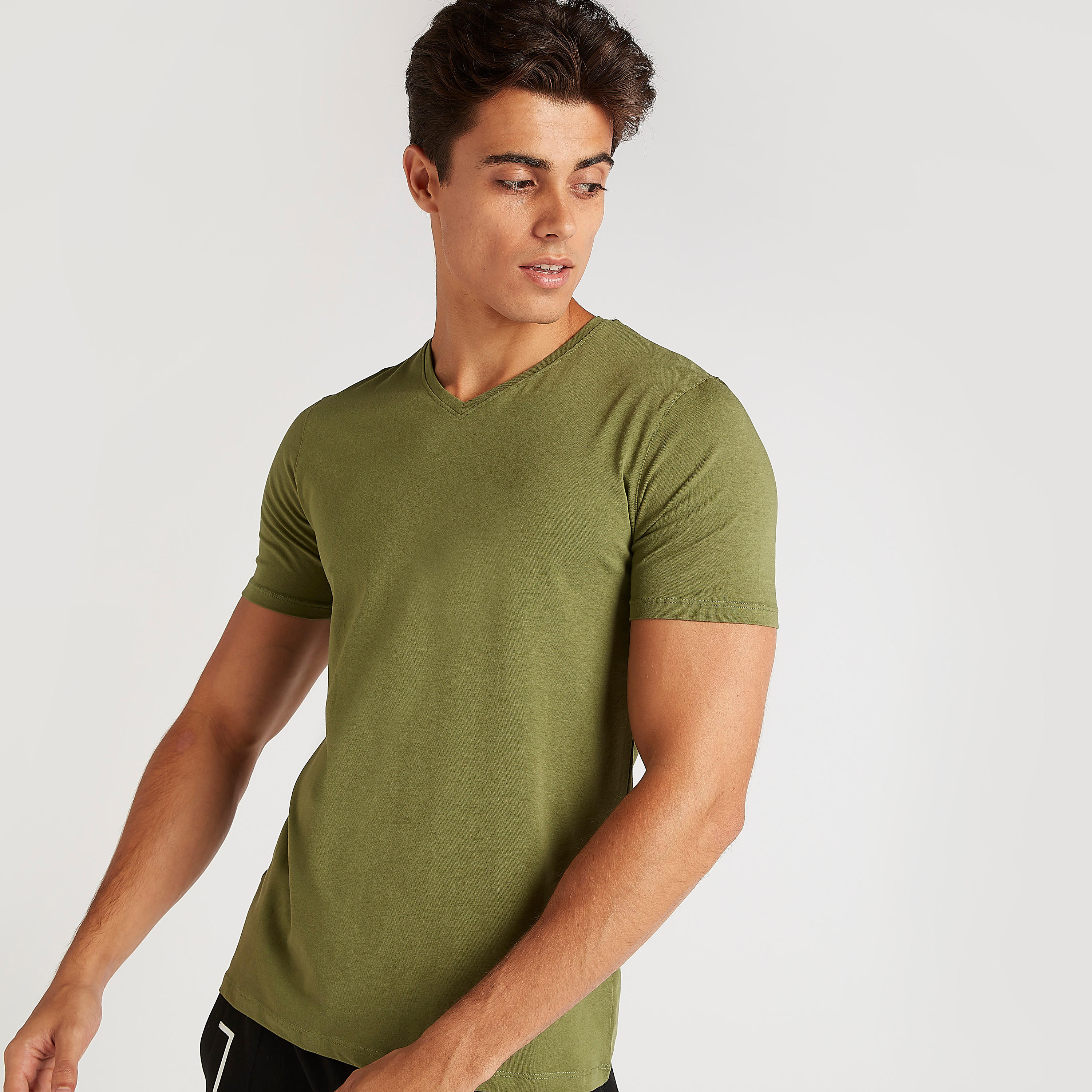 تيشيرت بارز الملمس بياقة V وأكمام قصيرة-men-clothing-tshirtsandpolos-tshirts-image-1
