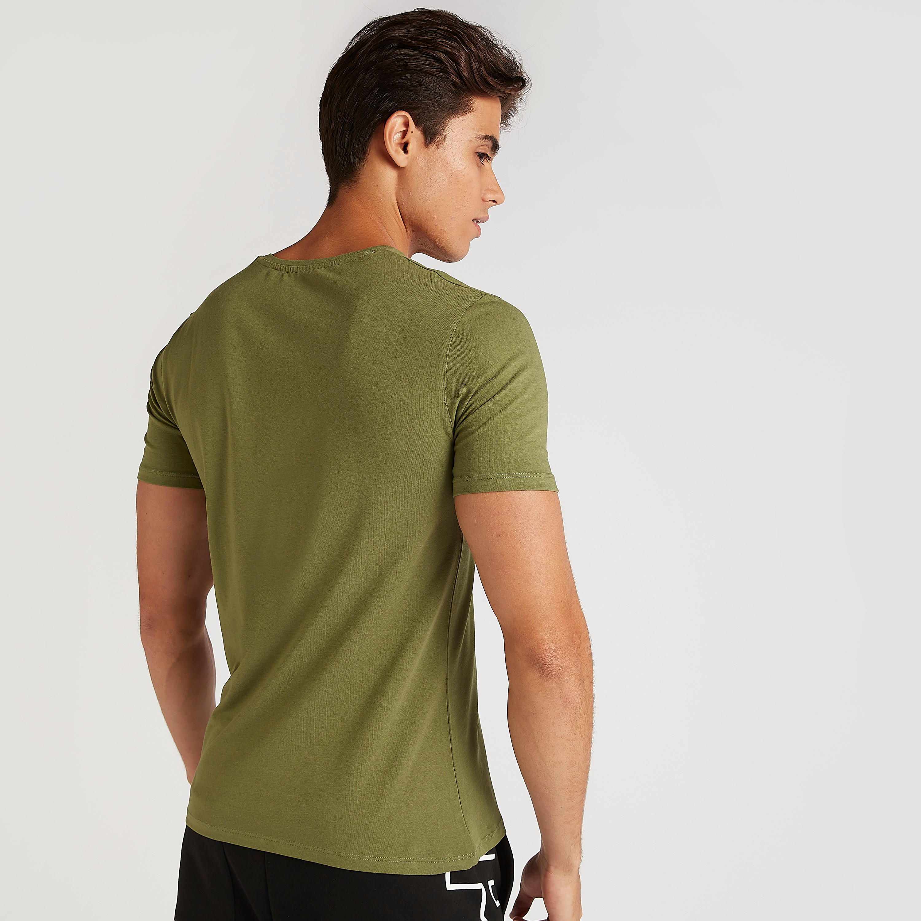 تيشيرت بارز الملمس بياقة V وأكمام قصيرة-men-clothing-tshirtsandpolos-tshirts-image-3