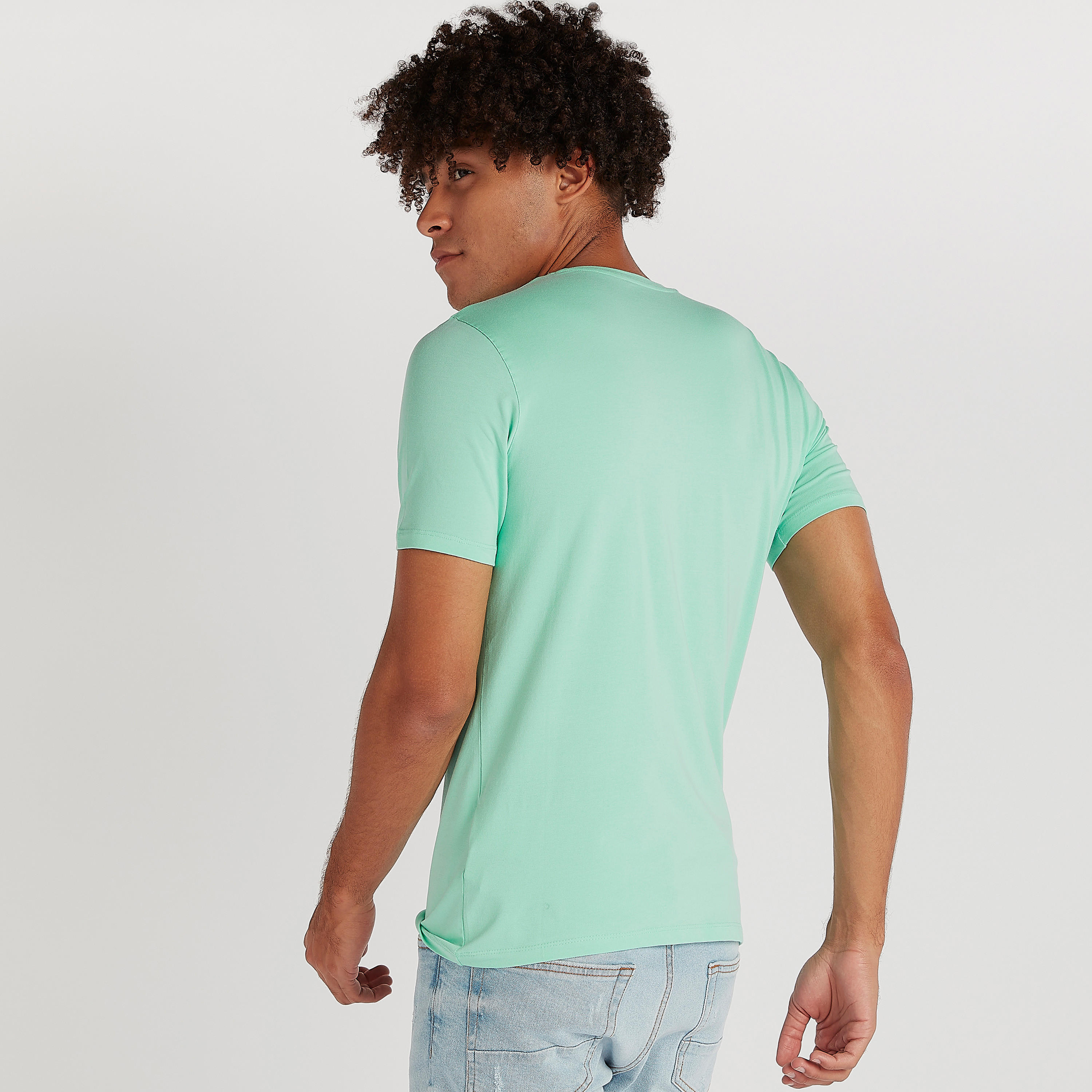 تيشيرت سادة بياقة V وأكمام قصيرة-men-clothing-tshirtsandpolos-tshirts-image-4